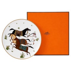 Hermès „Cheval d’Orient“ – Dessertteller mit Porzellanpferd, mit Originalverpackung