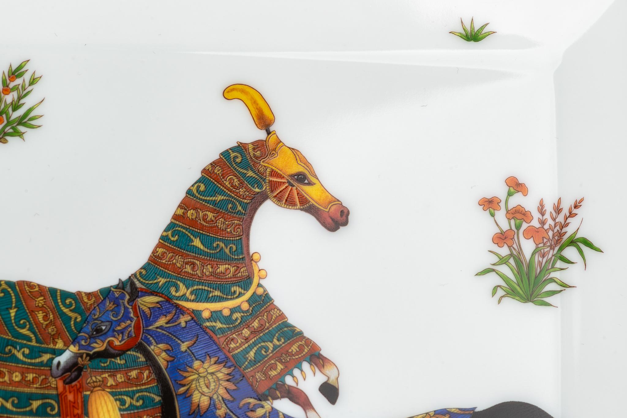  Hermès Cheval d'Orient Plat carré Unisexe 