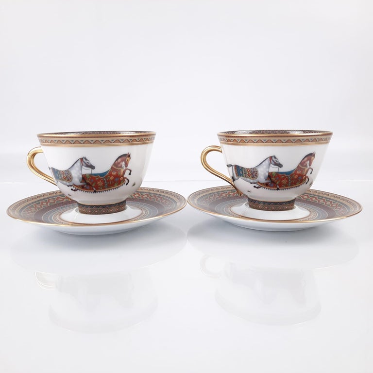 Set of two
Tea cup and saucer in porcelain
Capacity: 23 cl