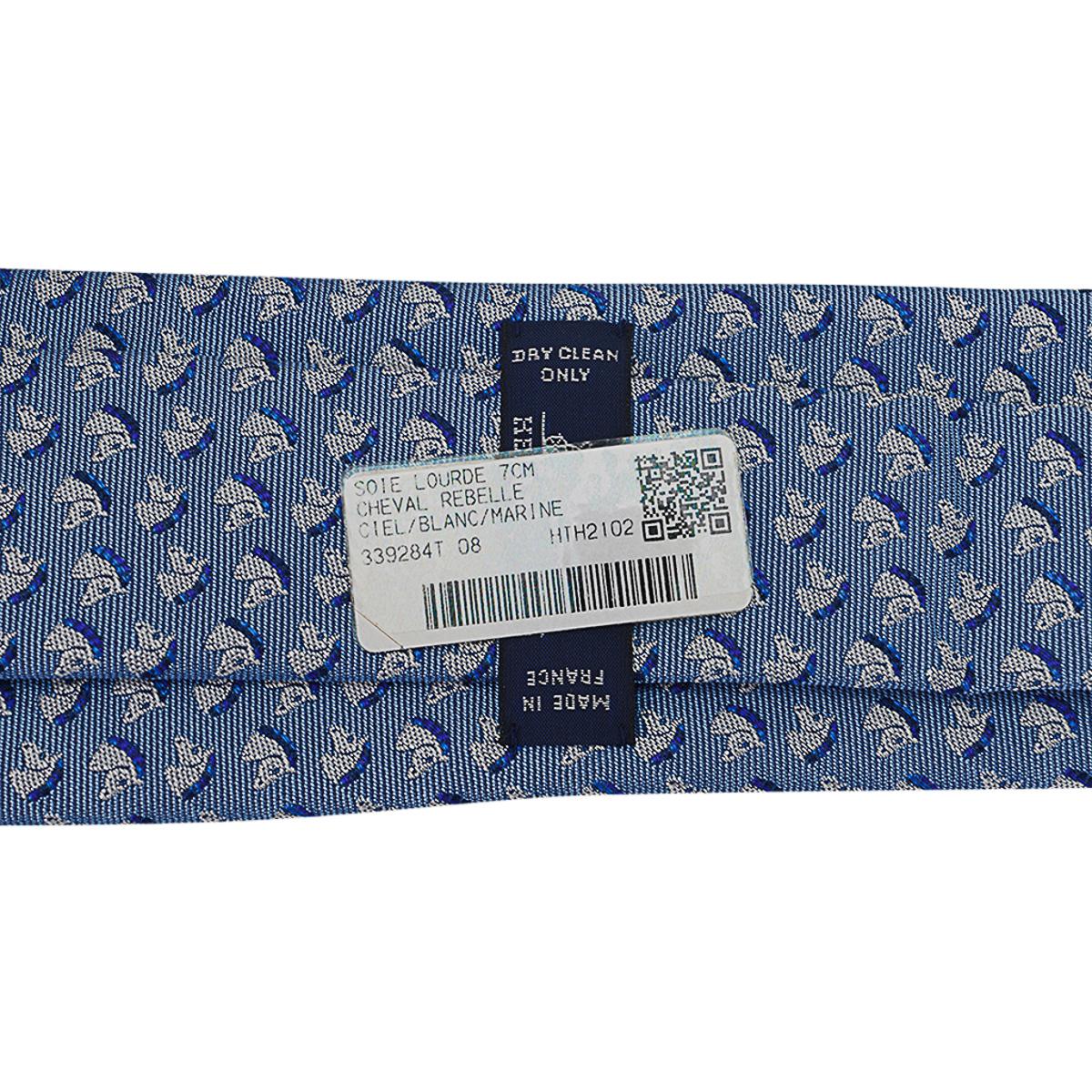 Hermes Cheval Rebelle Tie 7 Ciel Blanc and Marine Heavy Silk Twill For Sale 6