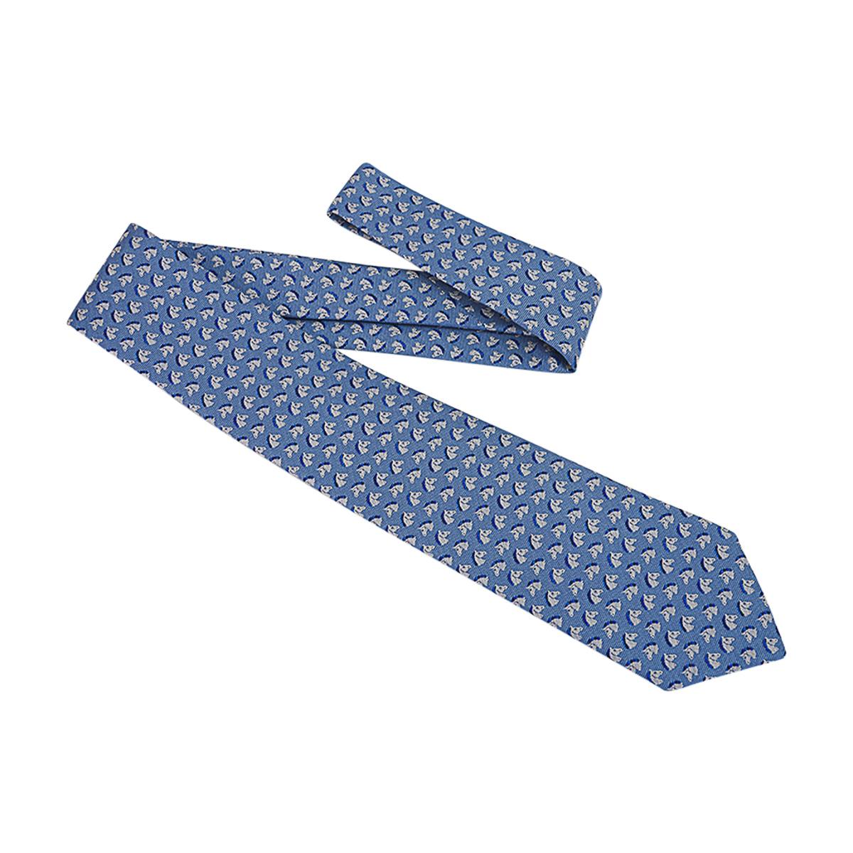Hermes Cheval Rebelle Tie 7 Ciel Blanc and Marine Heavy Silk Twill For Sale 3