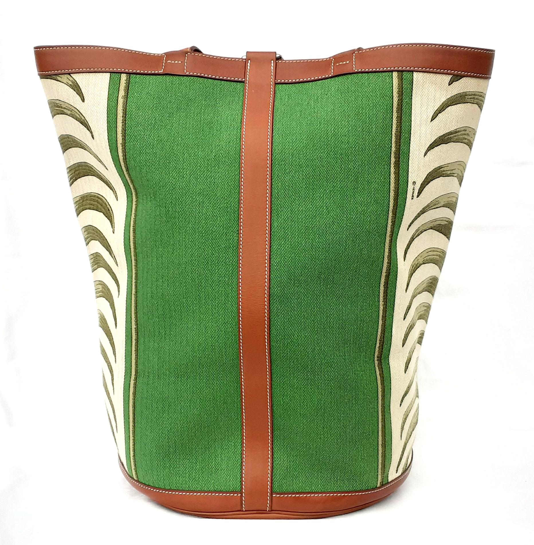 Brown Hermès Chevrons Toile Canvas and Barenia Leather Tigre Royal Bucket Bag RARE For Sale