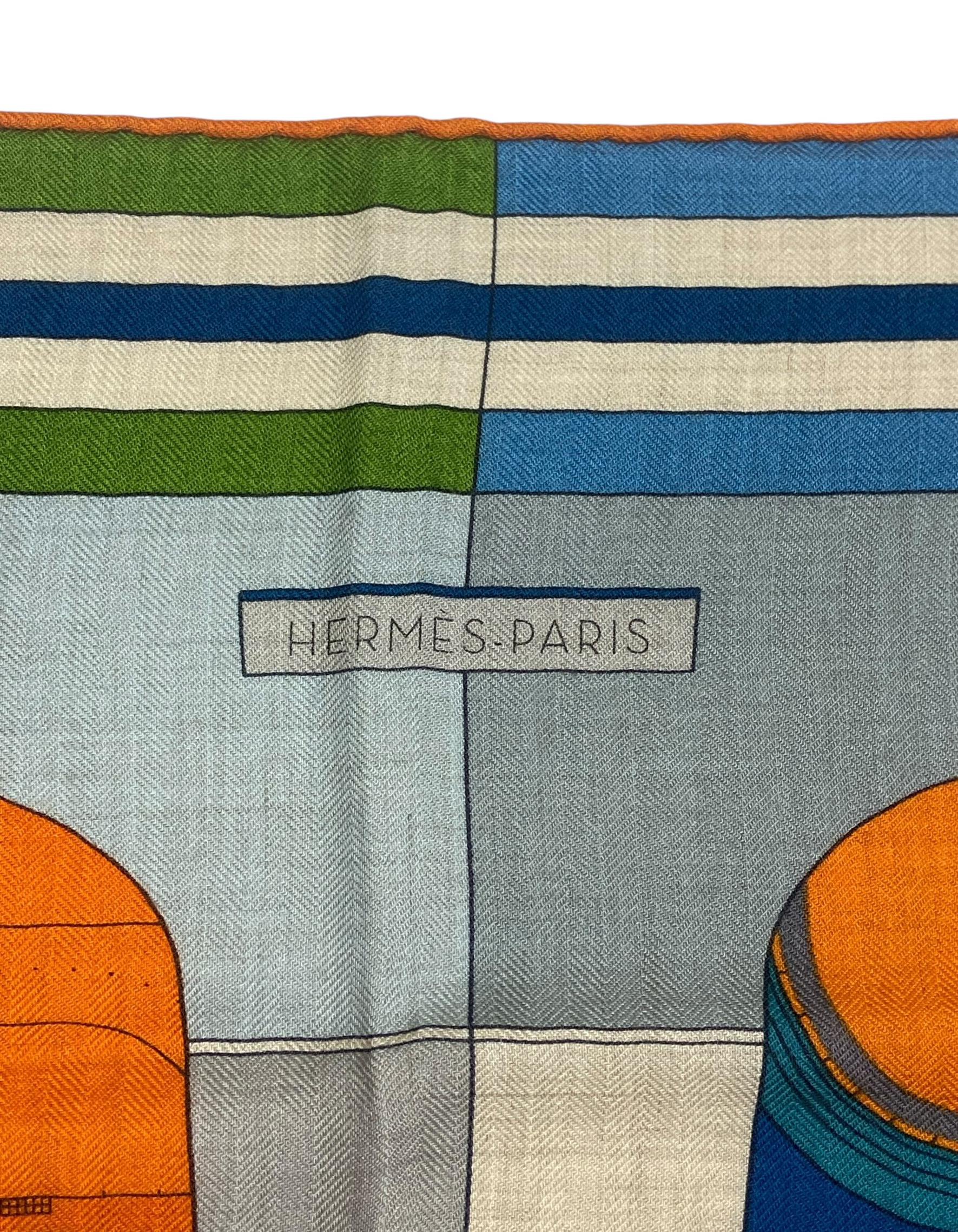Hermes Chic, Le Sport! Sciarpa scialle in seta/cachemire Naturel/Arancione/Petrol. In condizioni Nuovo in vendita a New York, NY