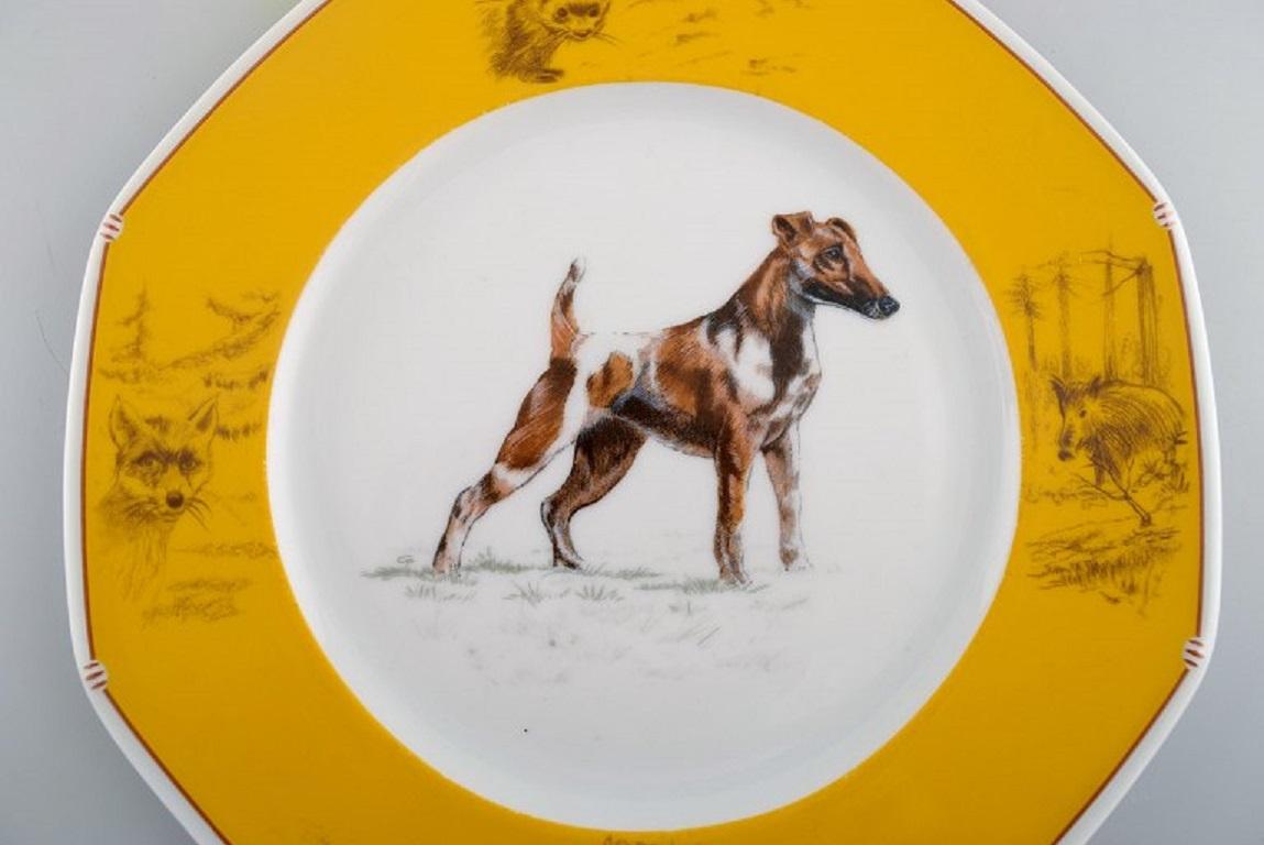 Hermès Chiens Courants & Chiens D'Arret porcelain plate. Smooth Fox Terrier. 
Late 20th century.
Diameter: 22 cm.
In excellent condition.
Stamped.