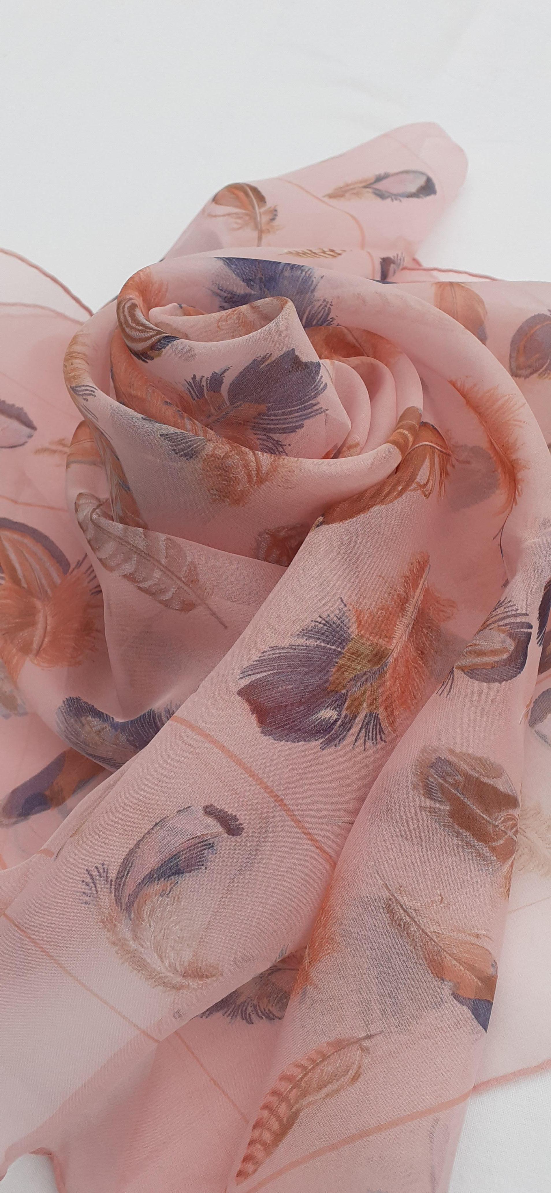 Hermès Chiffon Mousseline Silk Scarf Plumes Par Henri de Linares Pink 90 cm For Sale 8