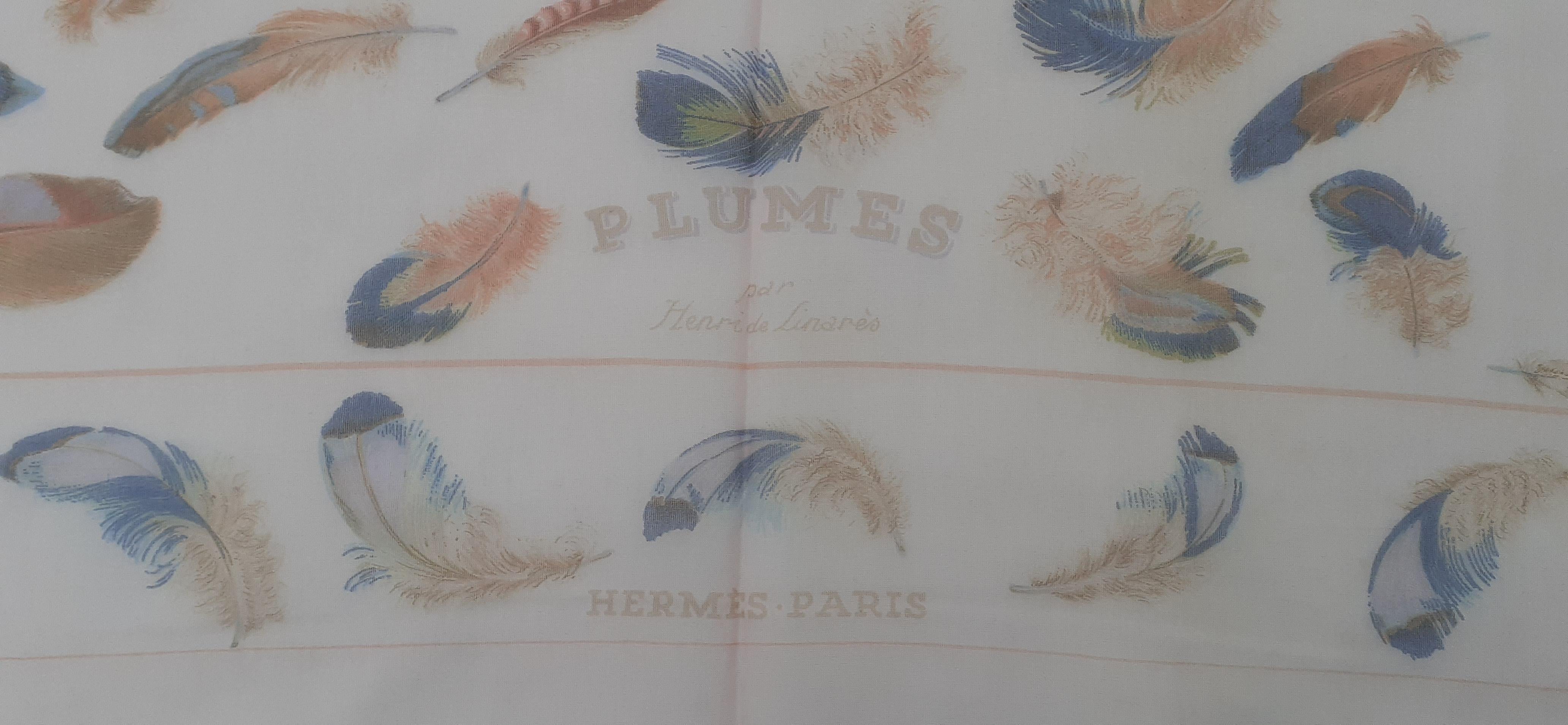 Hermès Écharpe en mousseline de soie Plumes Par Henri de Linares Rose 90 cm en vente 2