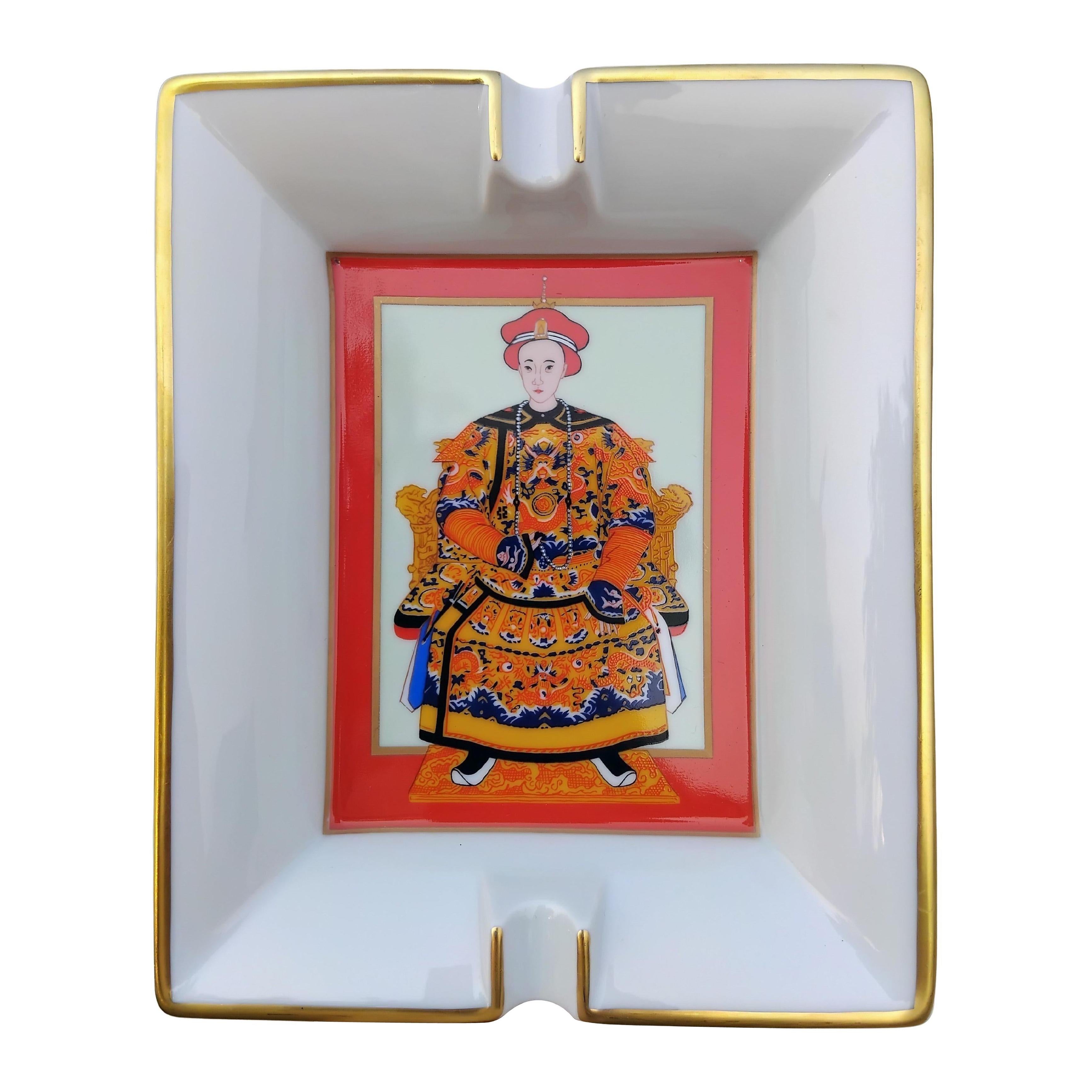 Hermès Chinese Emperor Cigar Ashtray Change Tray Porcelain Gold For Sale 6