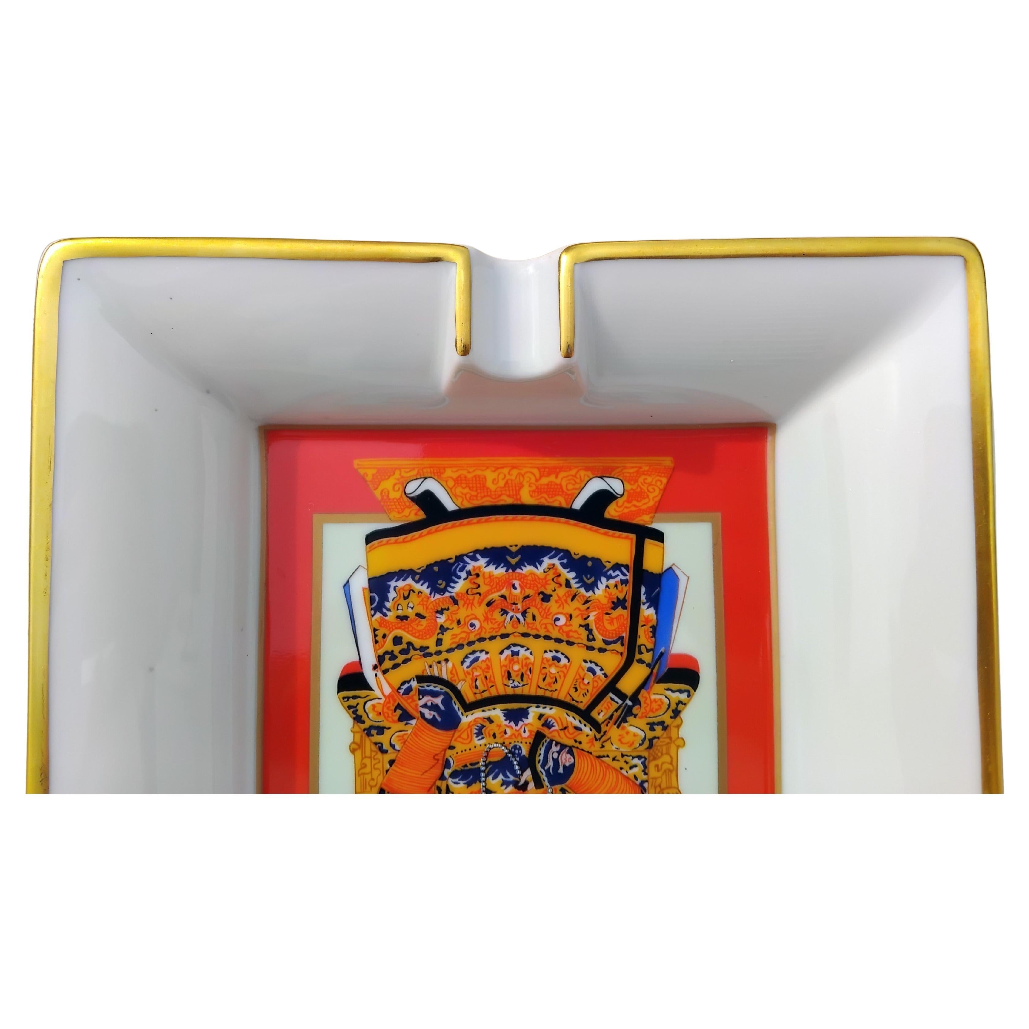 Hermès Chinese Emperor Cigar Ashtray Change Tray Porcelain Gold For Sale 2