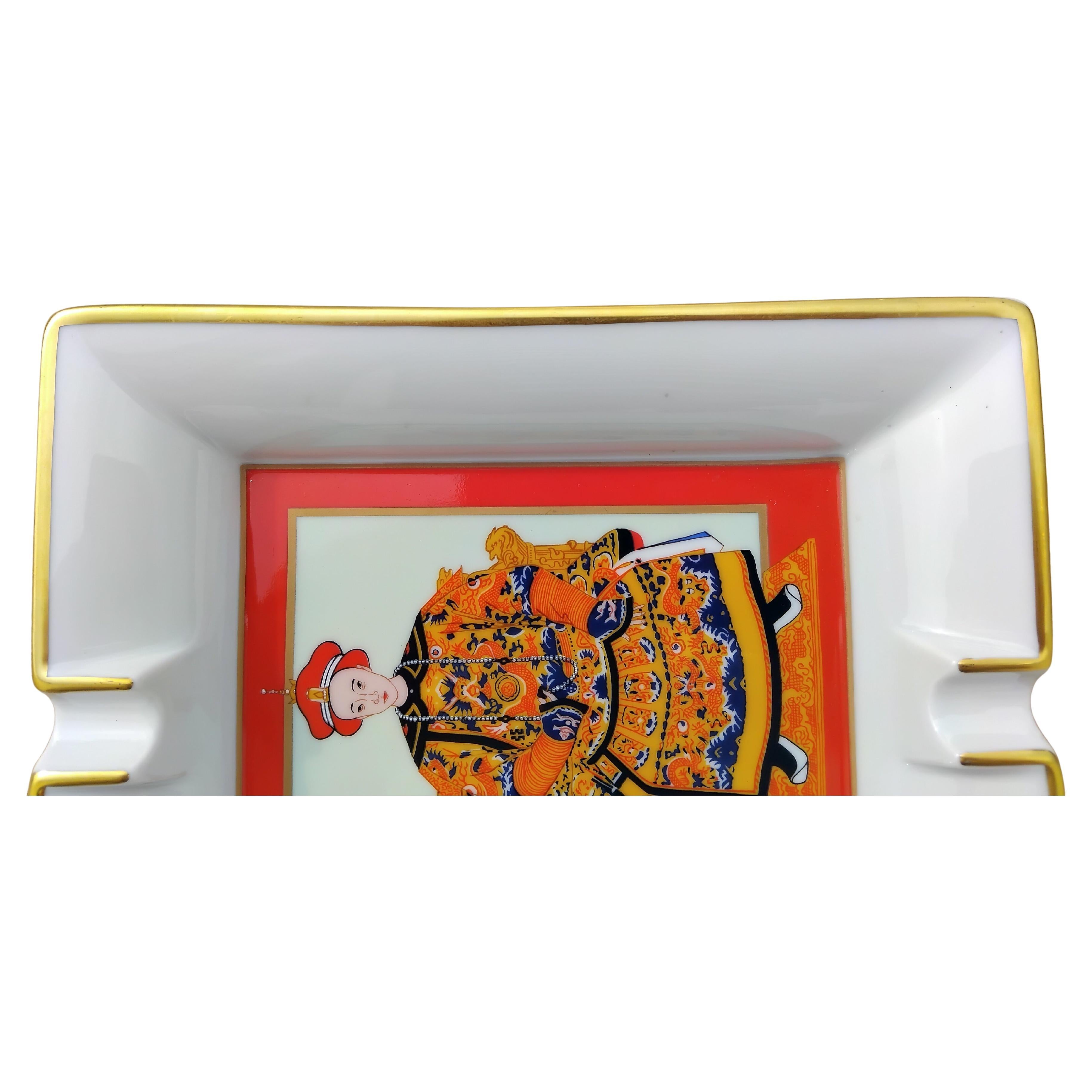 Hermès Chinese Emperor Cigar Ashtray Change Tray Porcelain Gold For Sale 3