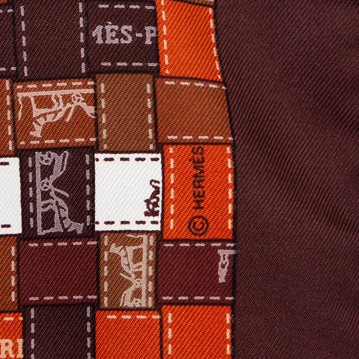 HERMES chocolat & cognac silk BOLDUC AU CARRE 90 Twill Scarf In Excellent Condition For Sale In Zürich, CH