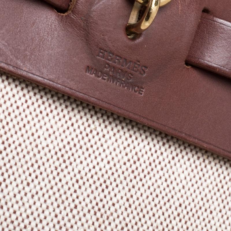 Hermes Chocolate Brown/Beige Toile and Leather Herbag 31 Bag In Good Condition In Dubai, Al Qouz 2
