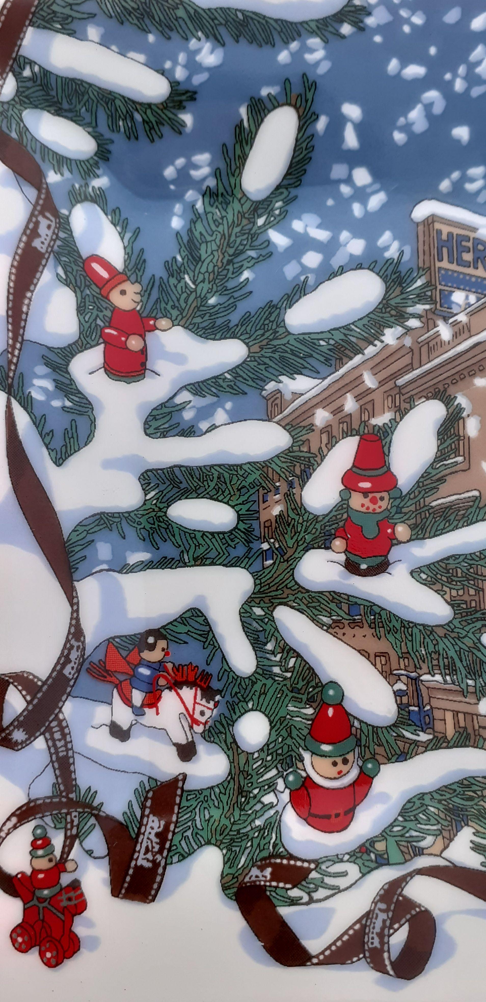 Vassoio portaoggetti Hermès autentico e super carino

Può essere utilizzato come piatto piccolo

Dalla stampa 