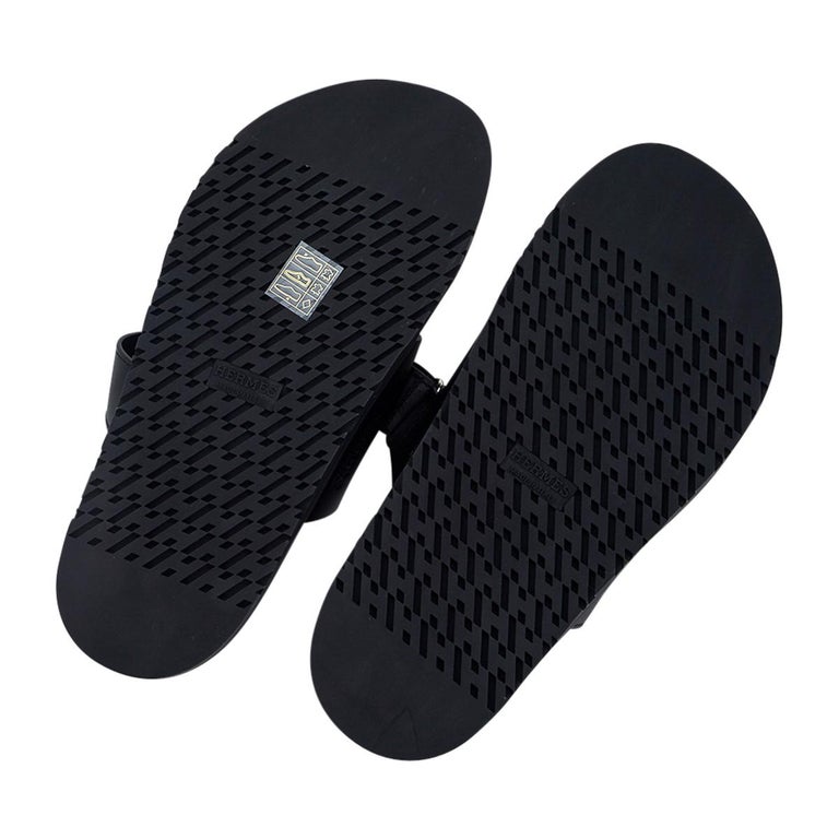 CHYPRE SANDAL IN BLACK SHINY GRAINED CALFSKIN
