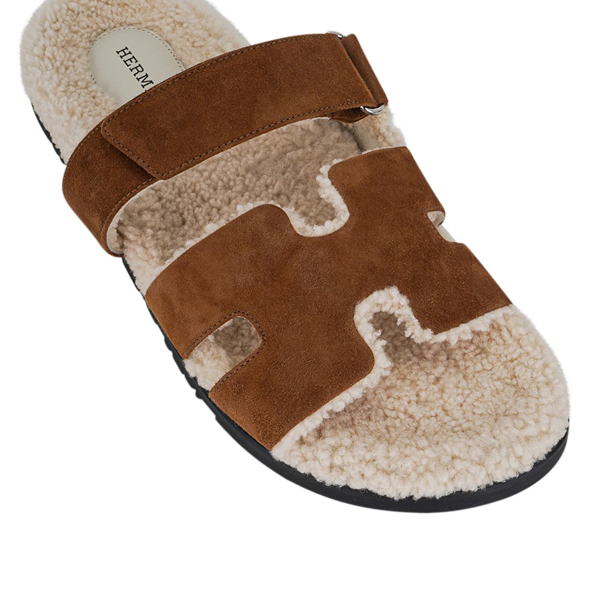 Hermes Chypre Brun Fume Woolskin / Shearling Men's Sandal 44 In New Condition For Sale In Miami, FL