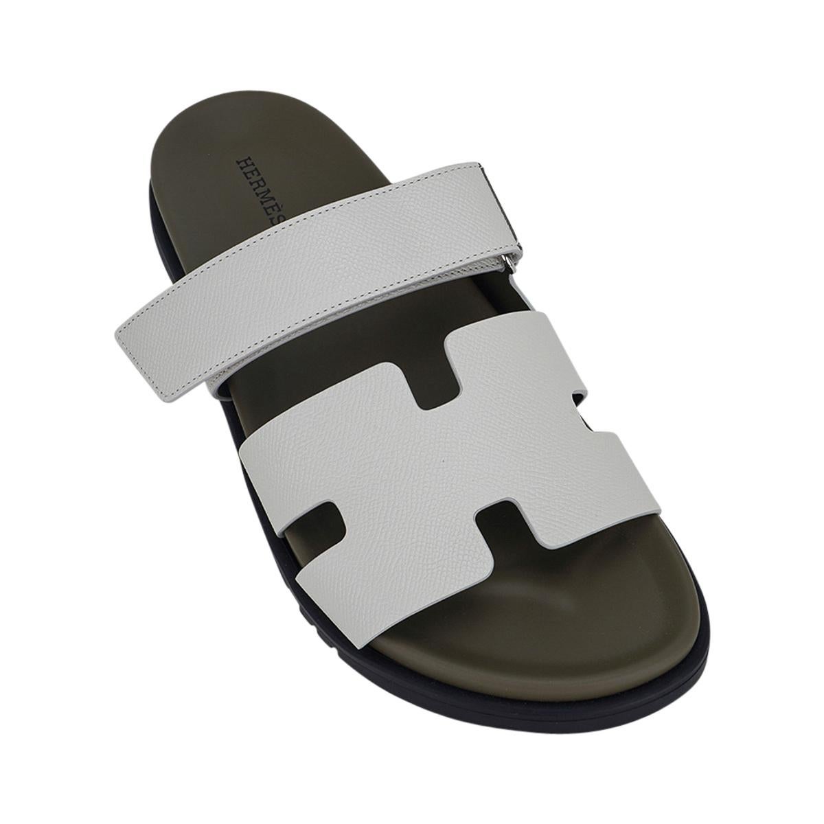 Mightychic offers a limited edition Hermes Chypre Sandal featured in Glaise.
Epsom leather with Vert Toundra anatomical insole and H embossed black rubber sole.
Strap across foot is adjustable with velcro closure.
Comes with sleepers and signature