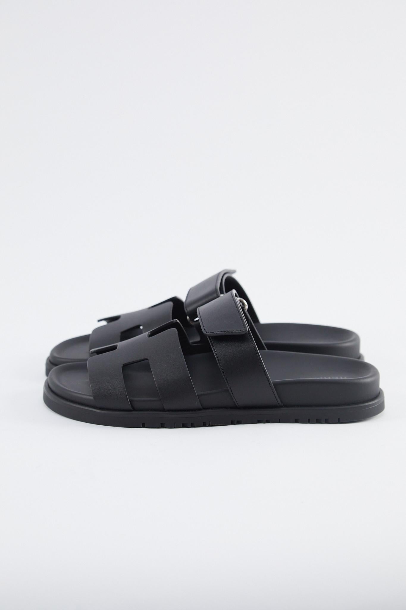 HERMÈS CHYPRE SANDAL Black - Size 35.5 In Excellent Condition For Sale In London, GB