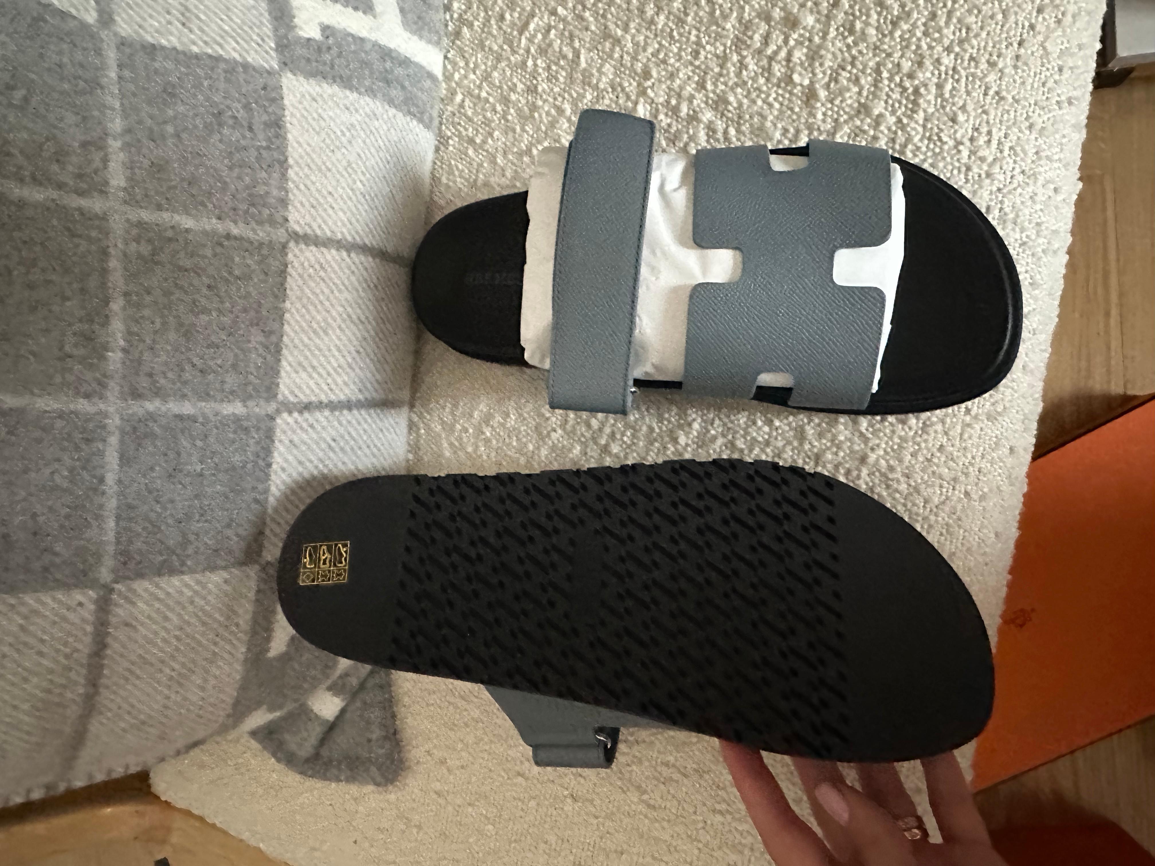 Hermes Chypre sandals Gris Antarctique  In New Condition For Sale In London, England