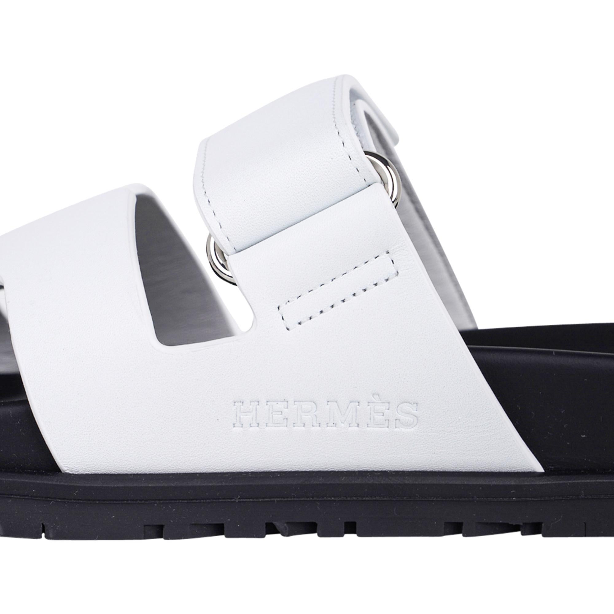 Hermes Chypre White Calfskin Sandal 40 / 10 In New Condition For Sale In Miami, FL