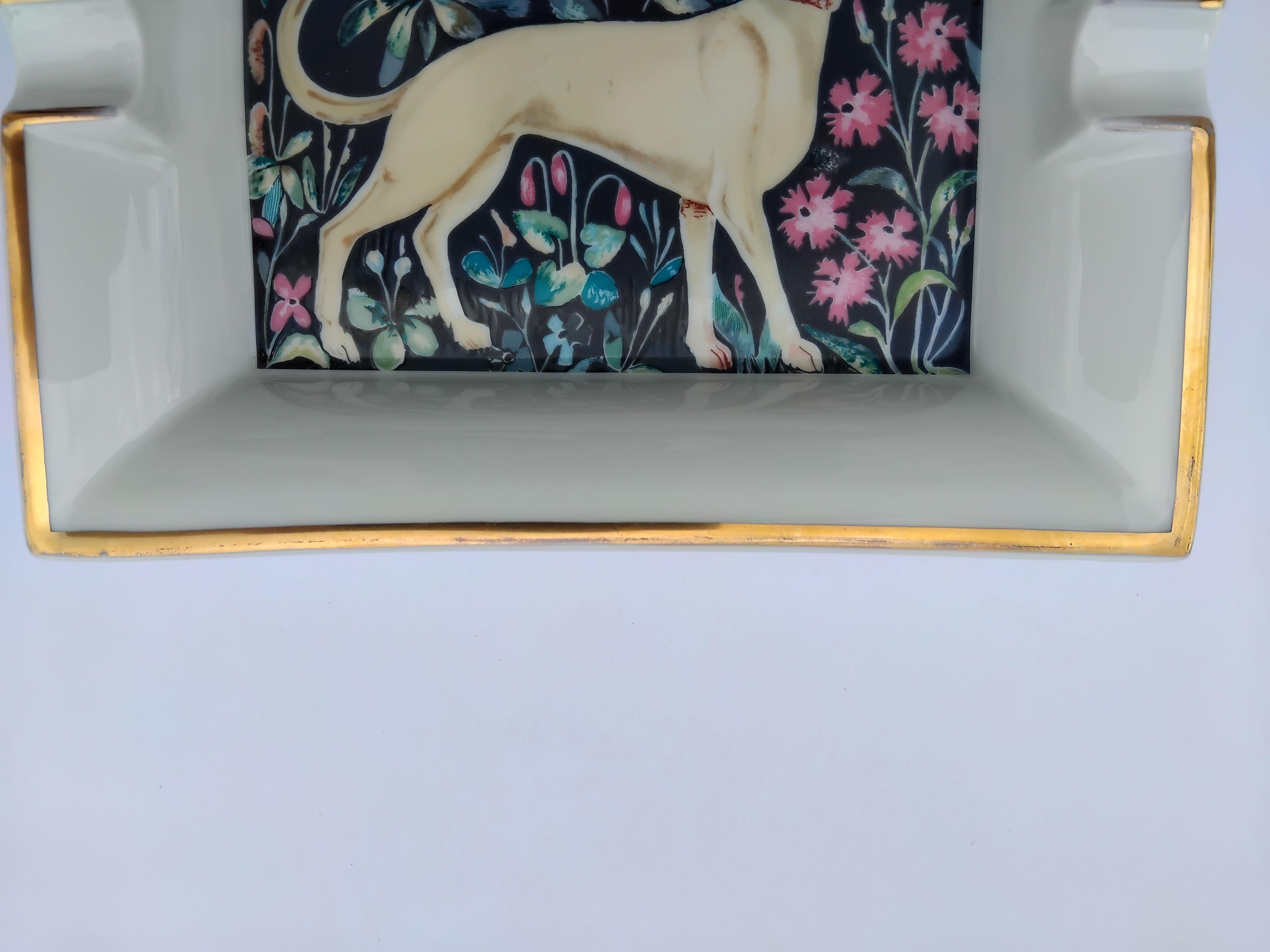 Hermès Cendrier Changeur de monnaie Impression chien lévrier en porcelaine en vente 2