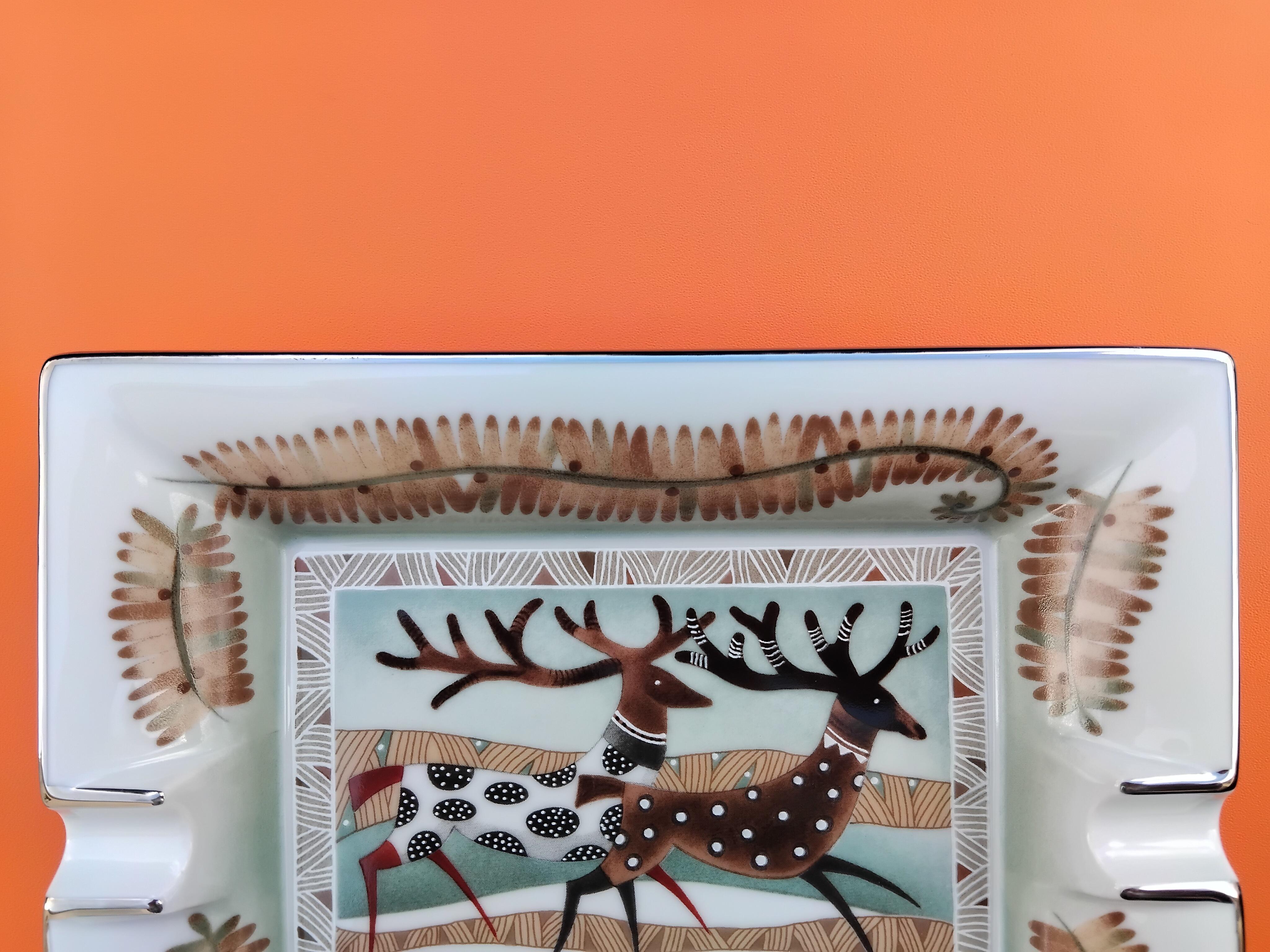 Hermès Reindeer Tray Cigar Ashtray in Porcelain Great North Alaska Canada For Sale 6