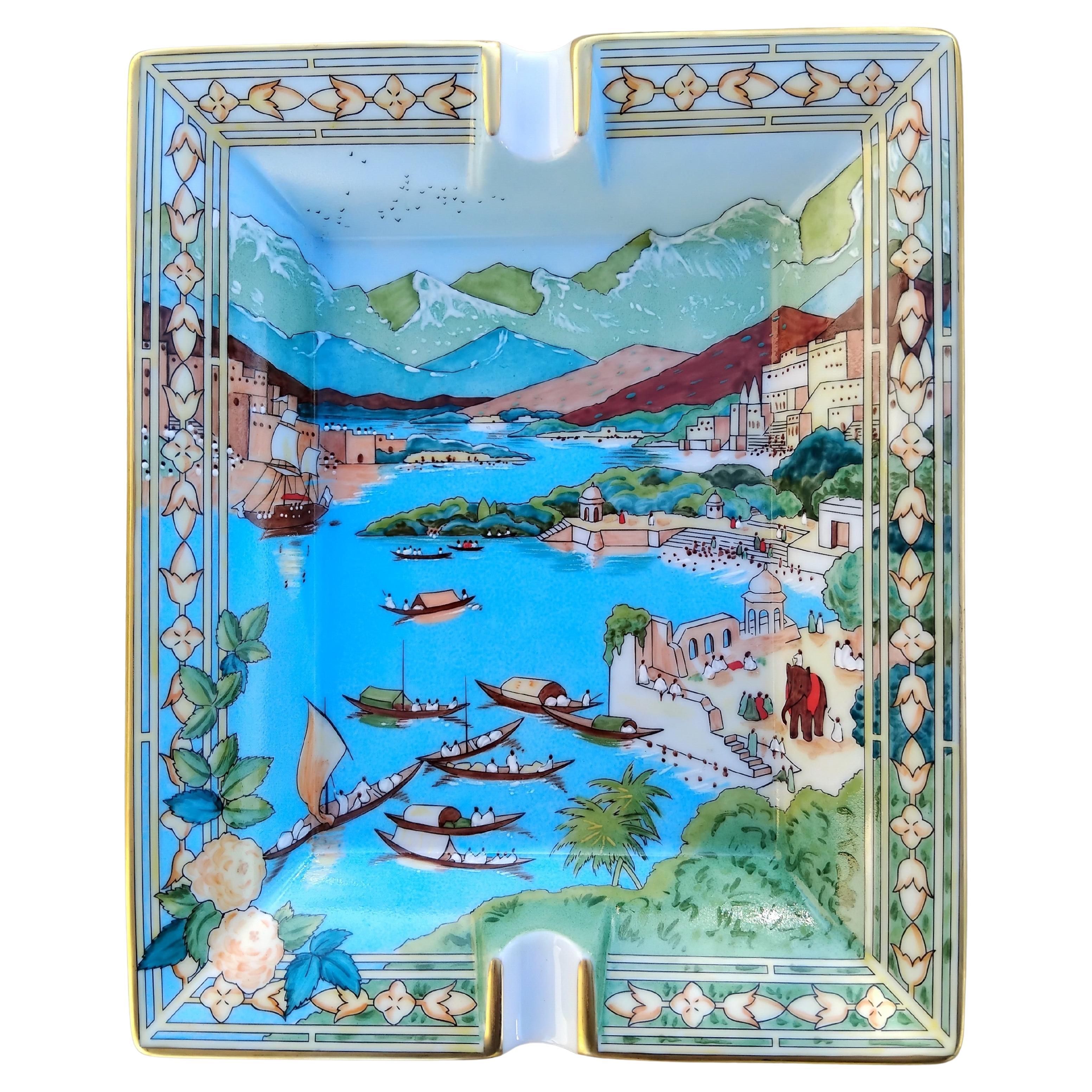 Äußerst seltener und äußerst prächtiger authentischer Hermès Aschenbecher

Druck: 