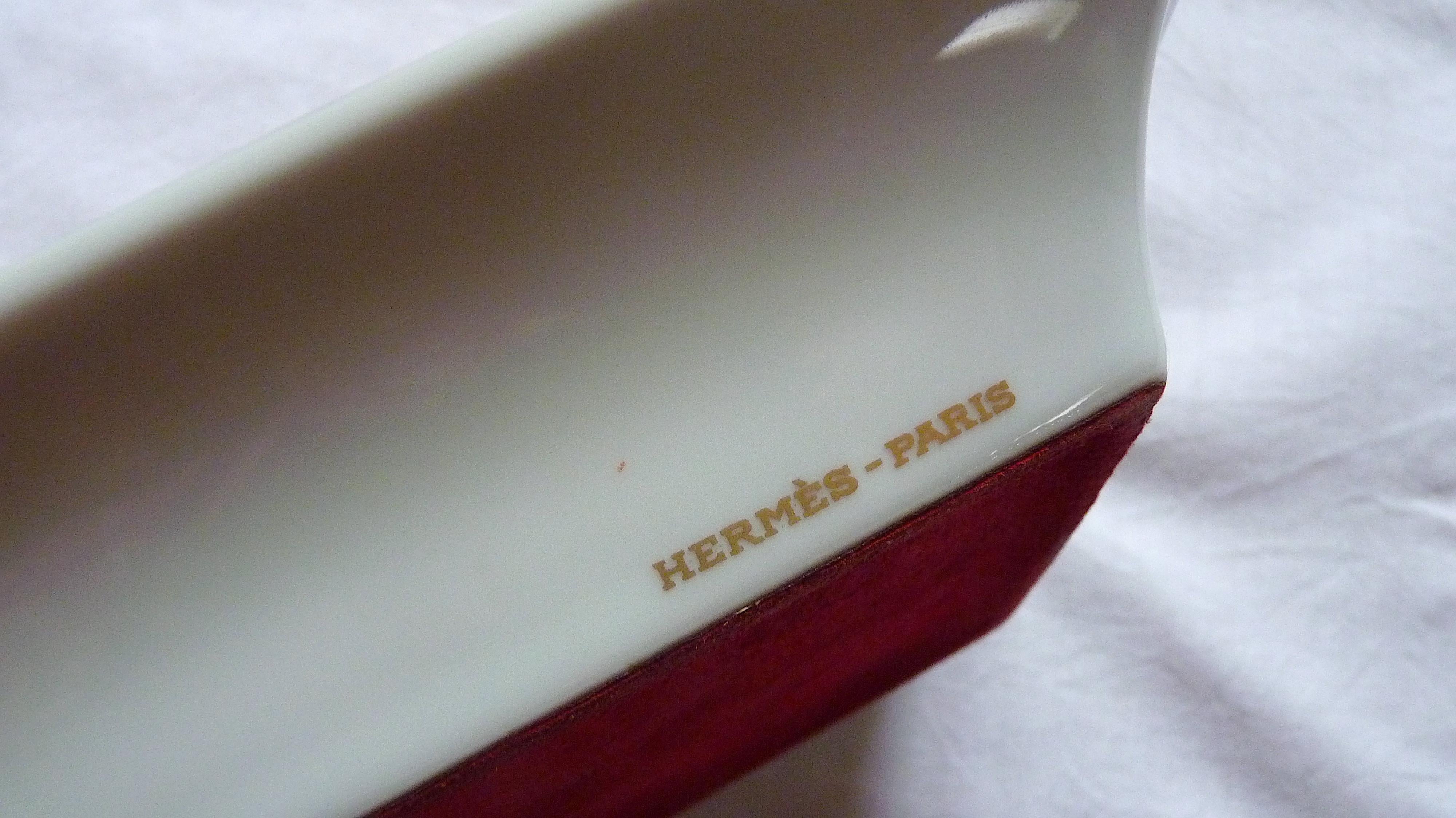 Hermes Zigarren Aschenbecher ändern Tablett Rot Kompass Perfekter Zustand im Angebot 1