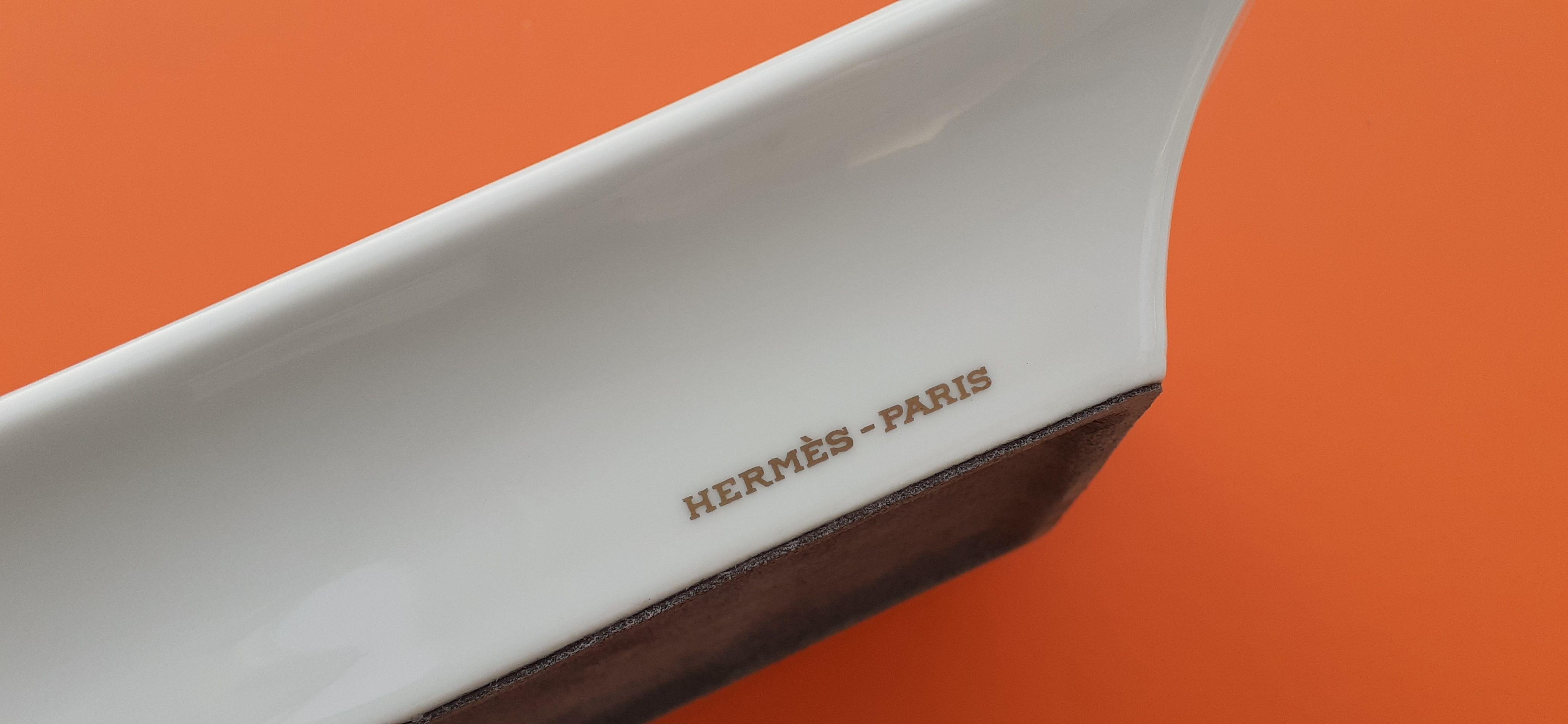 Hermès Zigarren-Aschenbecher Wechselgeld Tablett Tit Print Xavier de Poret in Gold und Porzellan im Angebot 12