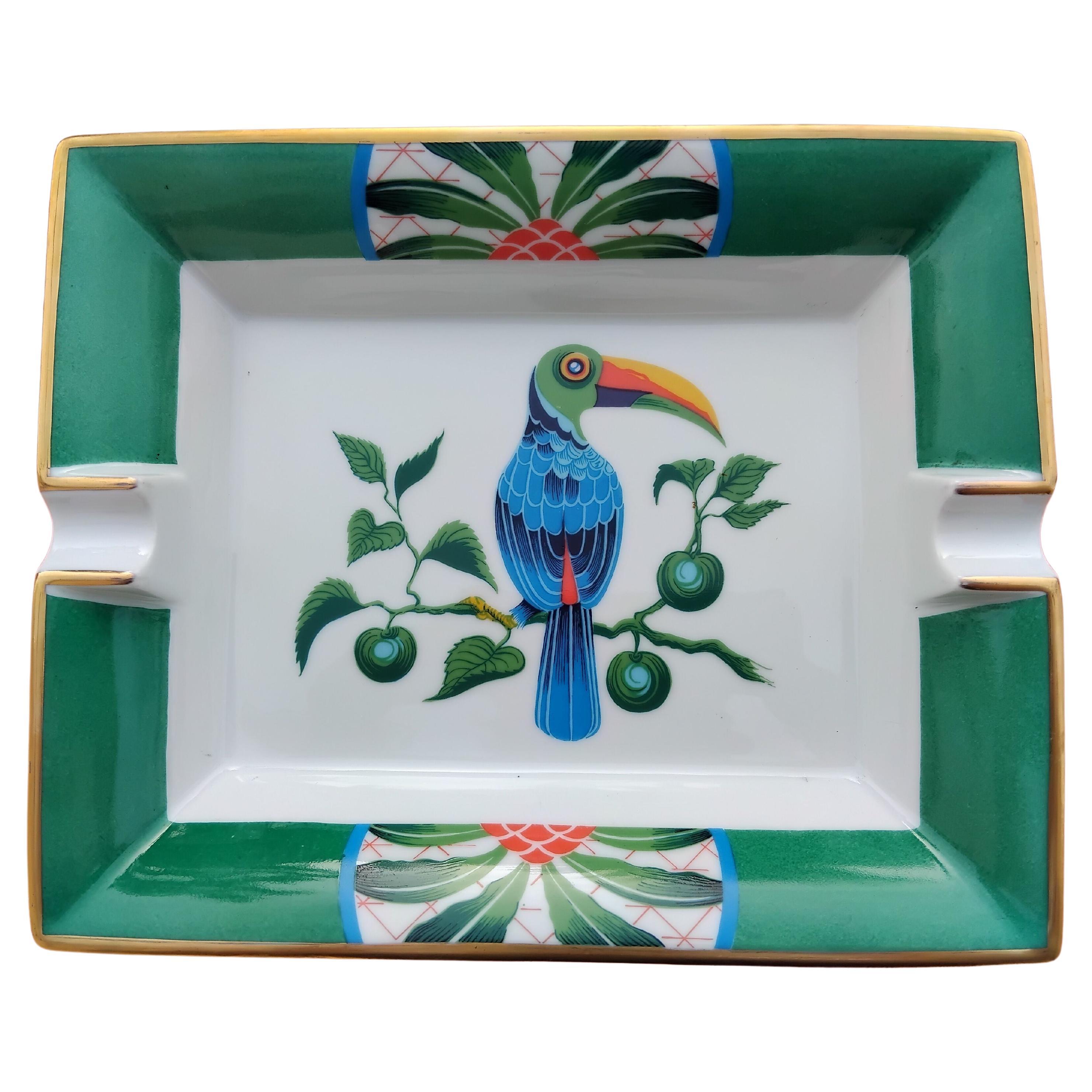 Hermès Cendrier Plateau à monnaie Oiseau Toucan en porcelaine 