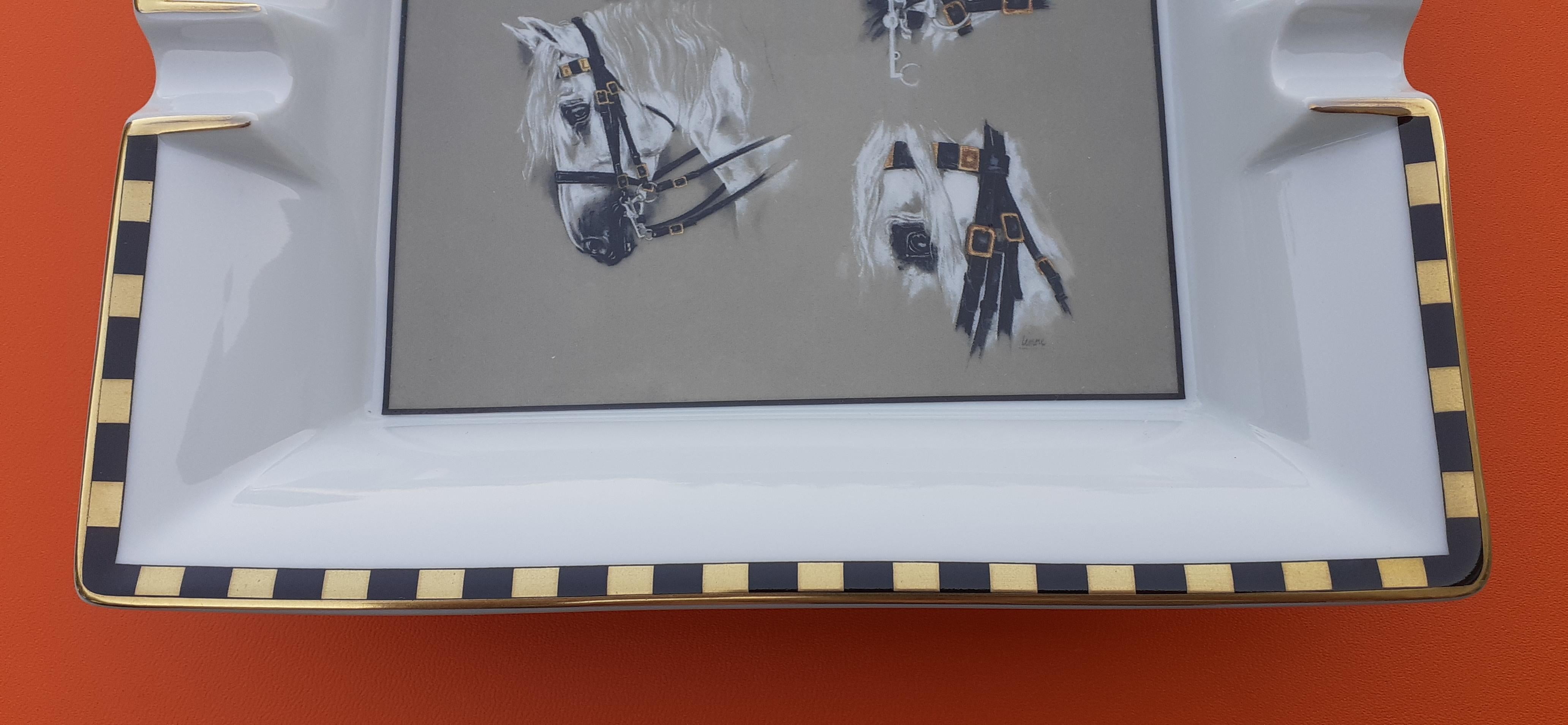 Hermès Cigar AshtrayChange Tray Horse Print in Porcelain For Sale 1