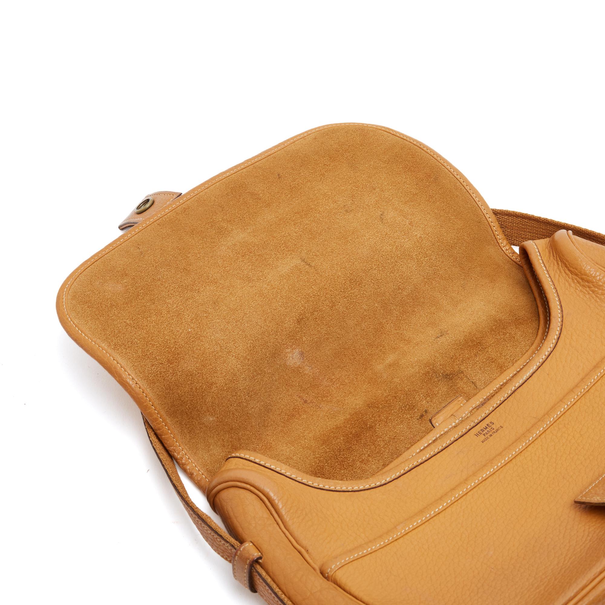 Hermès circa 1990 Sac Bandouliere Noumea Lift Gold Borsa a tracolla in pelle Hermès in vendita 7