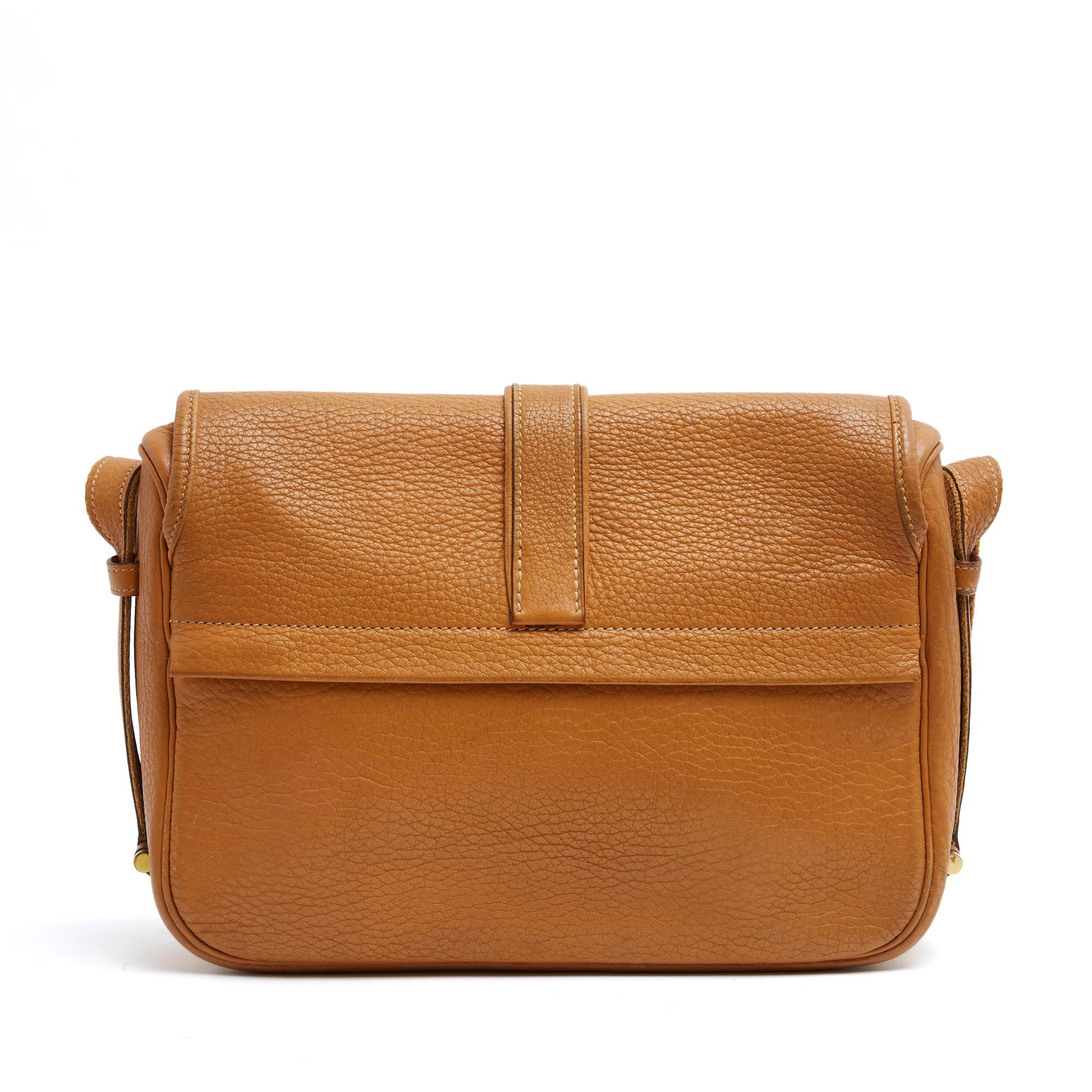 Hermès circa 1990 Sac Bandouliere Noumea Lift Gold Borsa a tracolla in pelle Hermès In condizioni buone in vendita a PARIS, FR