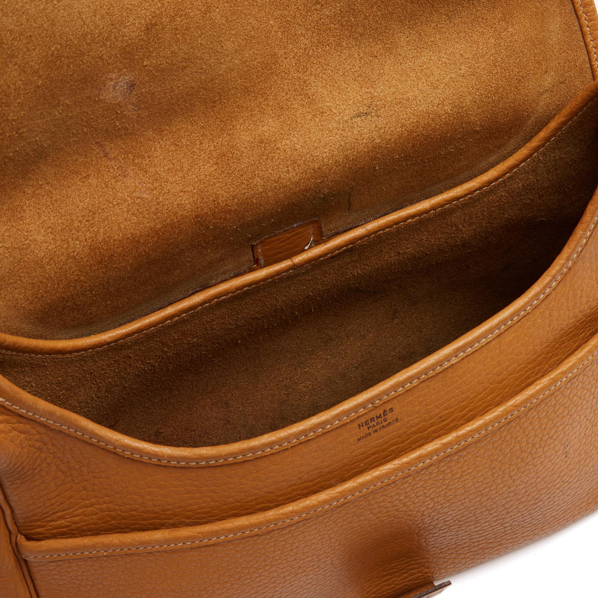 Hermès circa 1990 Sac Bandouliere Noumea Lift Gold Borsa a tracolla in pelle Hermès in vendita 3