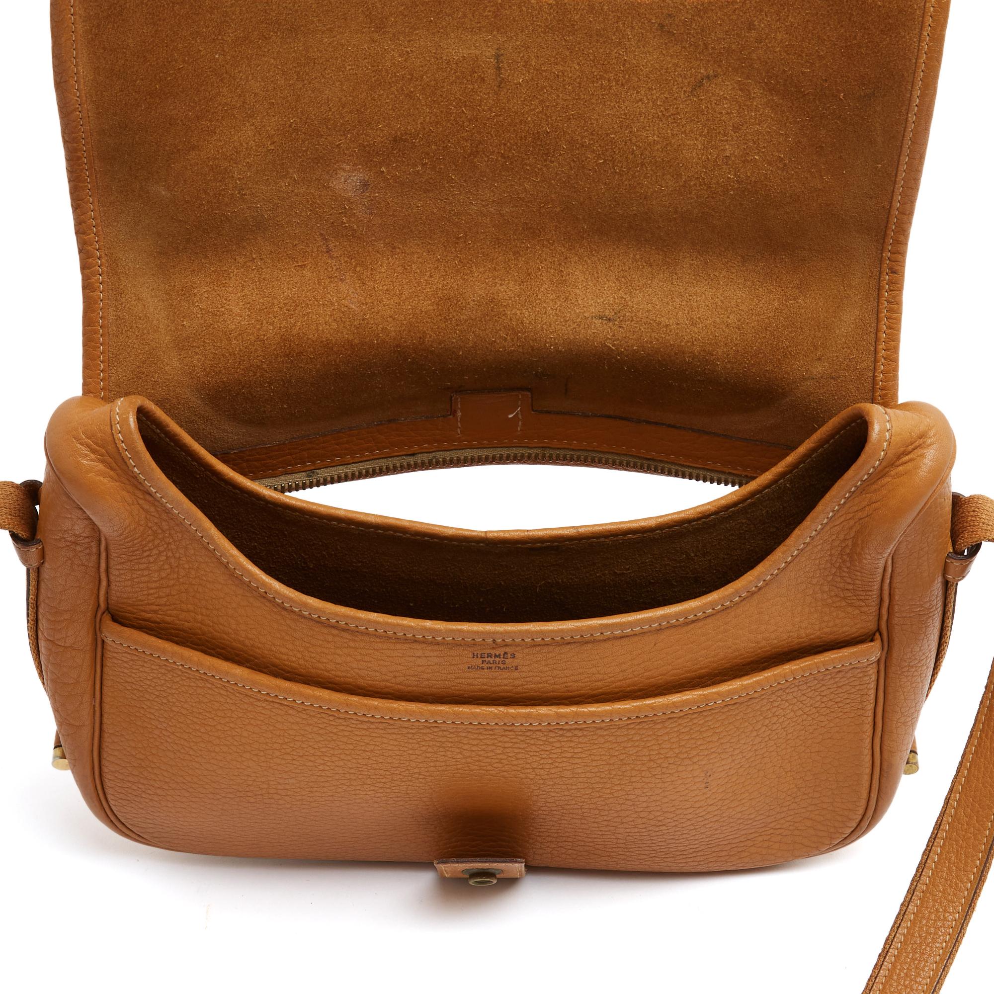 Hermès circa 1990 Sac Bandouliere Noumea Lift Gold Borsa a tracolla in pelle Hermès in vendita 4