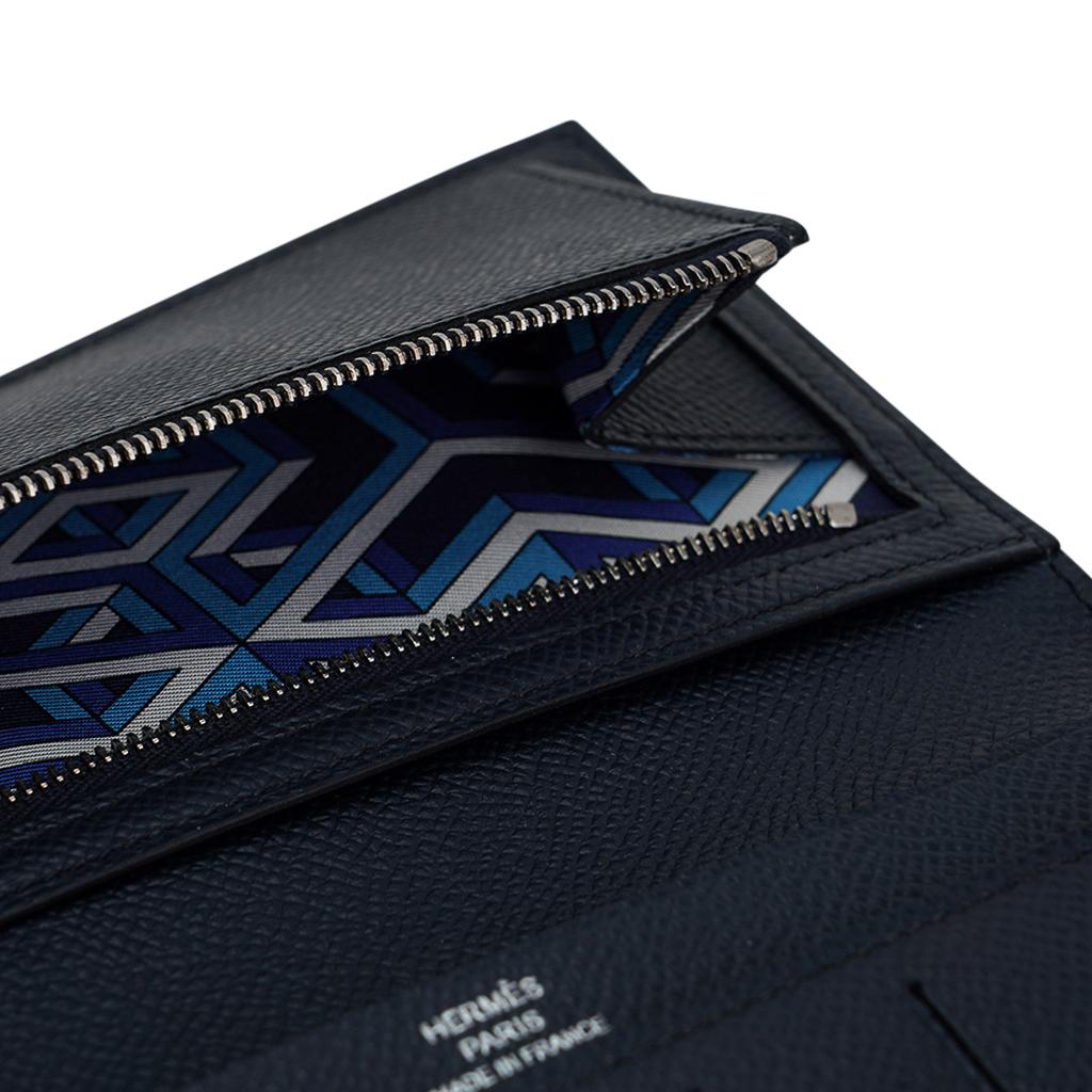 Mightychic offers an Hermes Citizen Twill Long Wallet featured in Black.
5 card slots, 2 flat slot pockets and 1 bill pocket.
Zip change purse lined in technical geometrical silk print.
Slim and sleek in Epsom leather.
HERMES PARIS Made in France