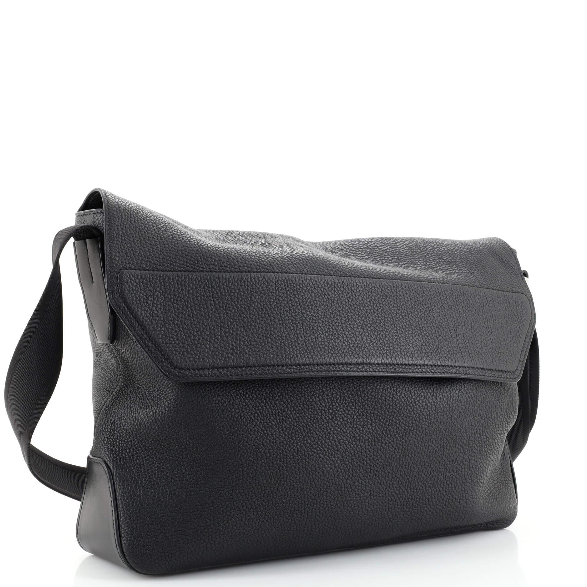 Hermes Citynews Messenger Bag Togo In Good Condition In NY, NY
