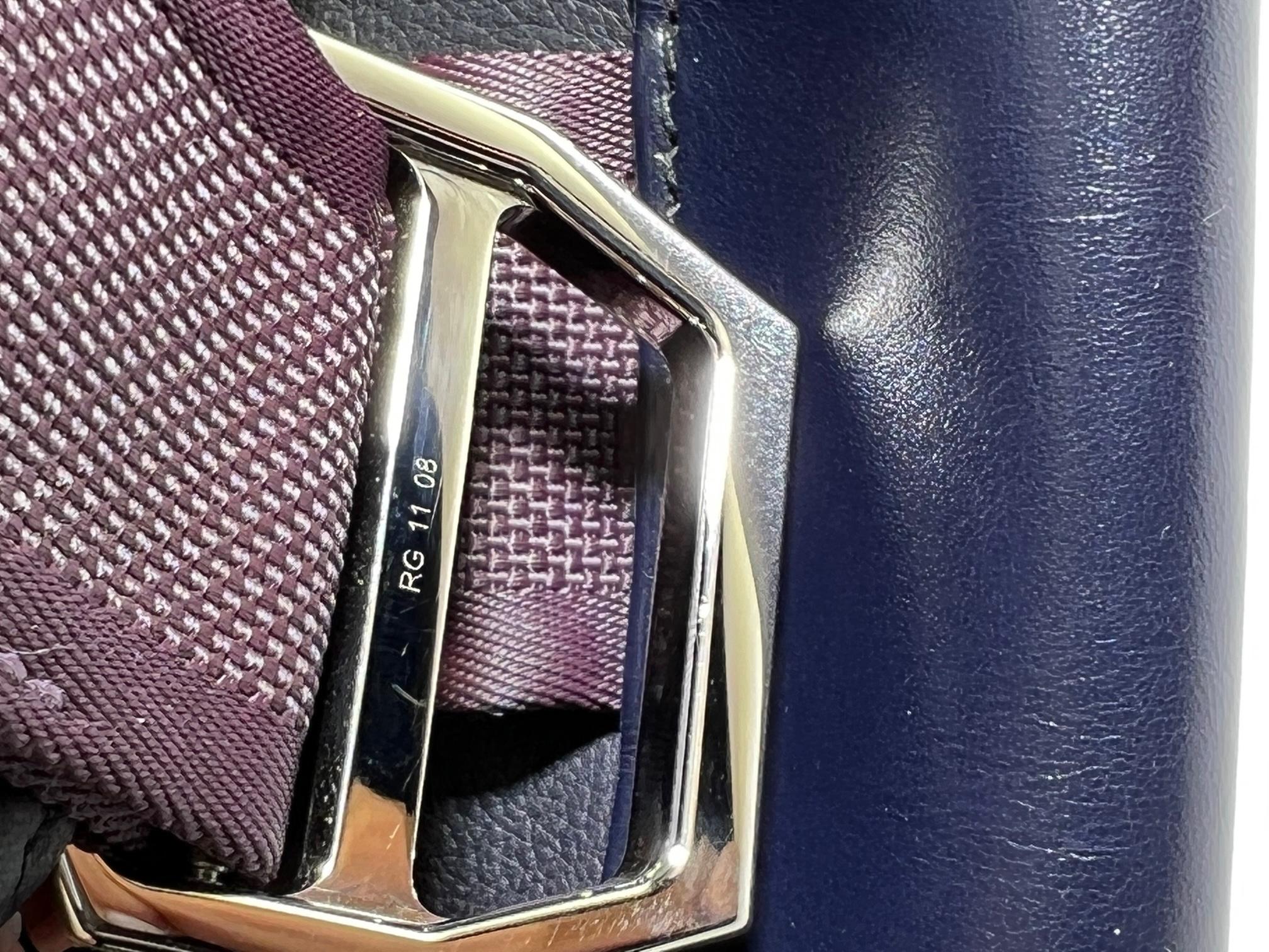 HERMÈS Cityslide Pouch Evercolor Indigo Leather Messenger Bag Clutch  en vente 5