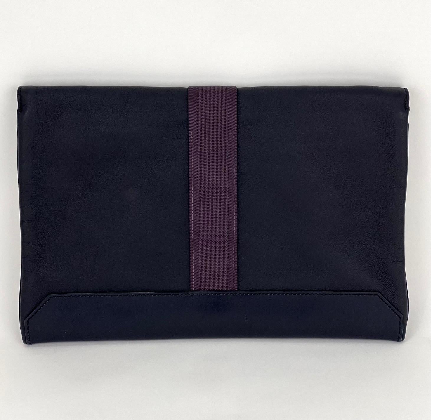 Bleu HERMÈS Cityslide Pouch Evercolor Indigo Leather Messenger Bag Clutch  en vente
