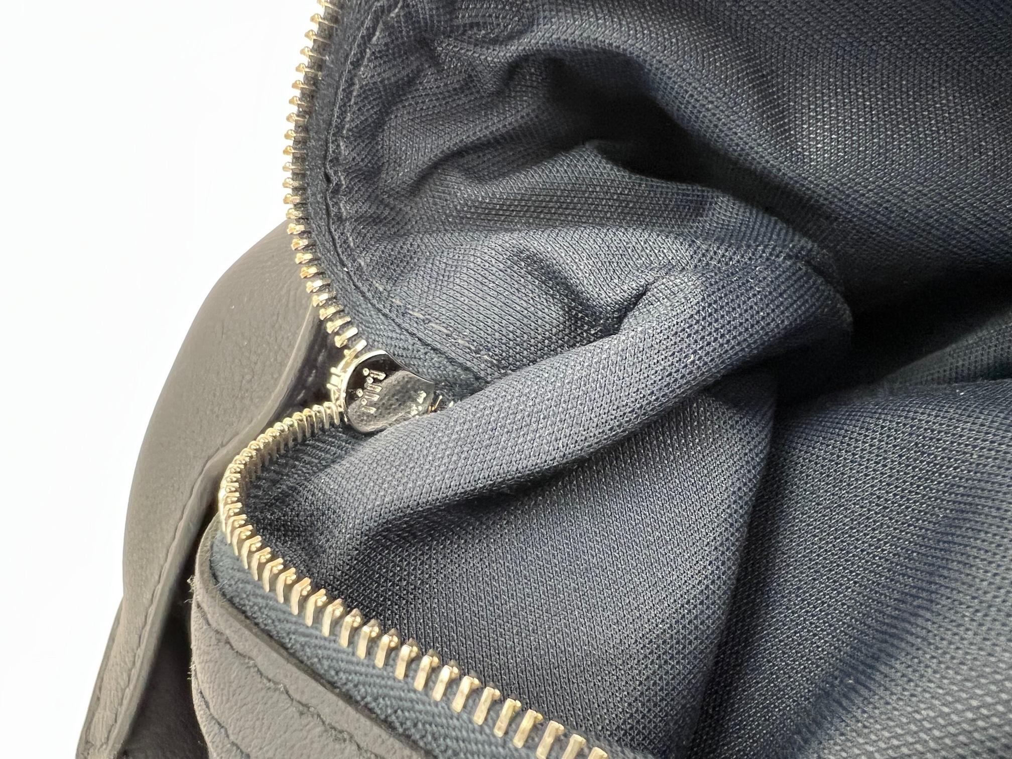 HERMÈS Cityslide Pouch Evercolor Indigo Leather Messenger Bag Clutch  en vente 4