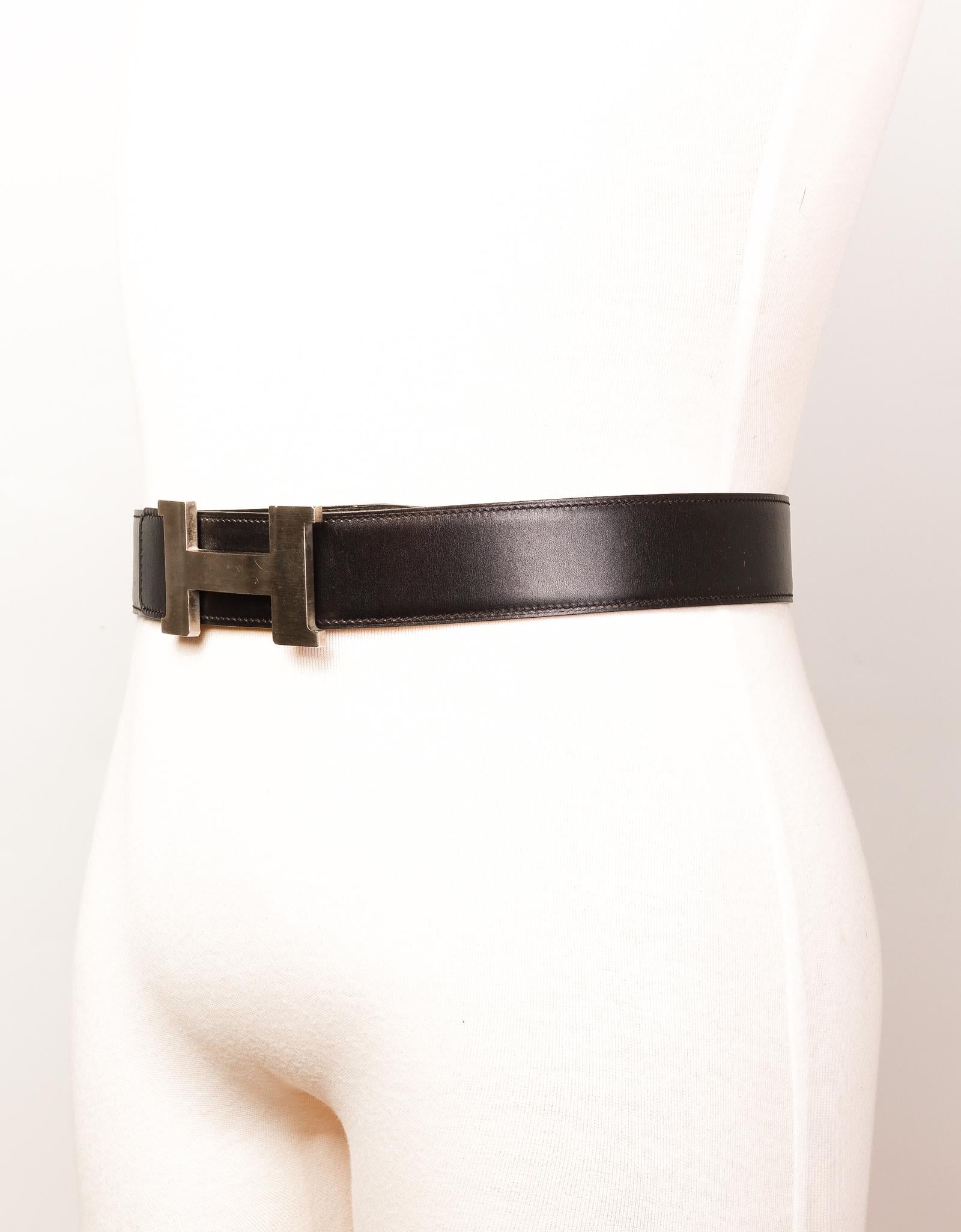 Beautiful luxurious Hermes H belt in black leather and aged metal buckle. 

COLOR: Black
ITEM CODE: Square “Q80 T”
MATERIAL: Leather
MEASURES: L 38.5