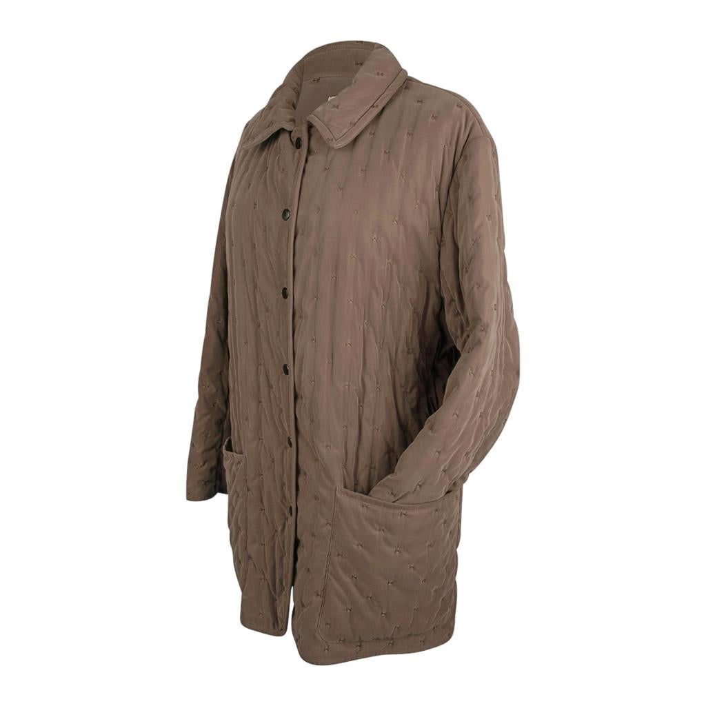 Veste Hermès Classic Paddock taupe légèrement matelassée, taille 42/8  Pour femmes en vente