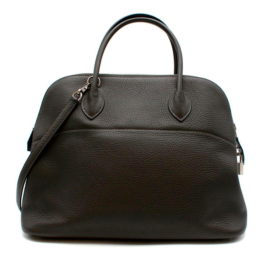 Hermes Mou Bolide 35 in Graphite
Taurillon Clemence Leather with Palladium Hardware.

Age - [J] 2006

- Palladium plated hardware
- Removable shoulder strap, can be worn on the arm, across the body or by top handle
- Rust bag included

38 x 25 x 15