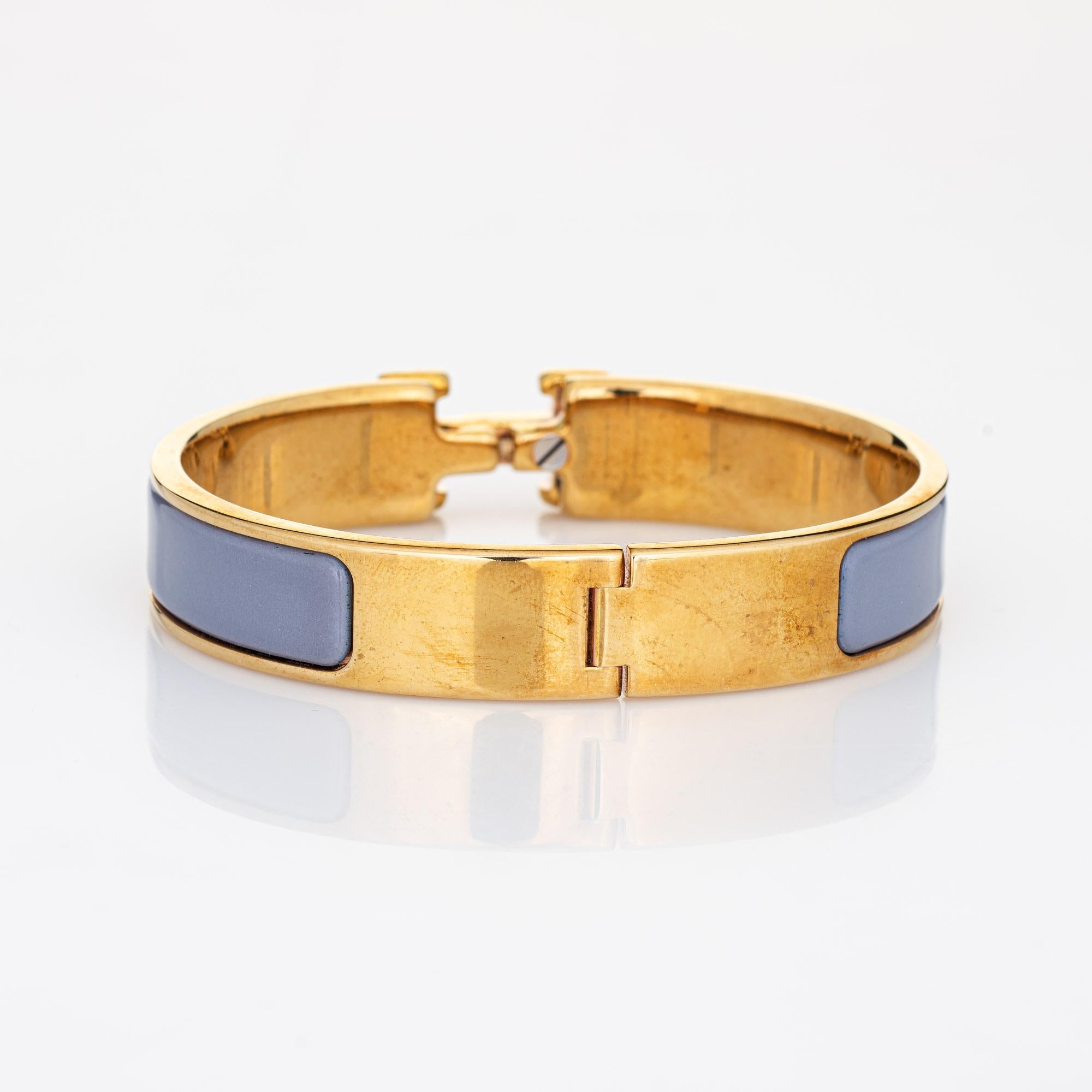 Pre-owned Hermes clic clac bracelet.

The narrow Hermes bracelet features purple mauve enamel detail and yellow gold plate. The H turnlock secures the bracelet onto the wrist. The bracelet is in good condition showing minimal wear to the enamel and