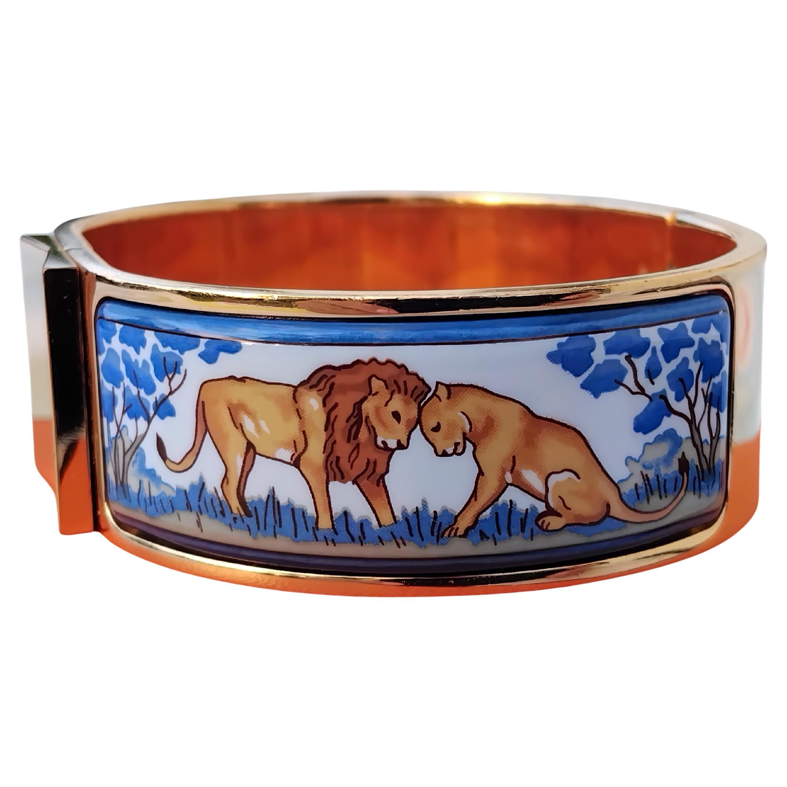 Hermès Clic Clac Emaille-Armband Löwen und Löwinnen in Savanne Ghw im Zustand „Gut“ im Angebot in Corcoué Sur Logne, Loire-Atlantique