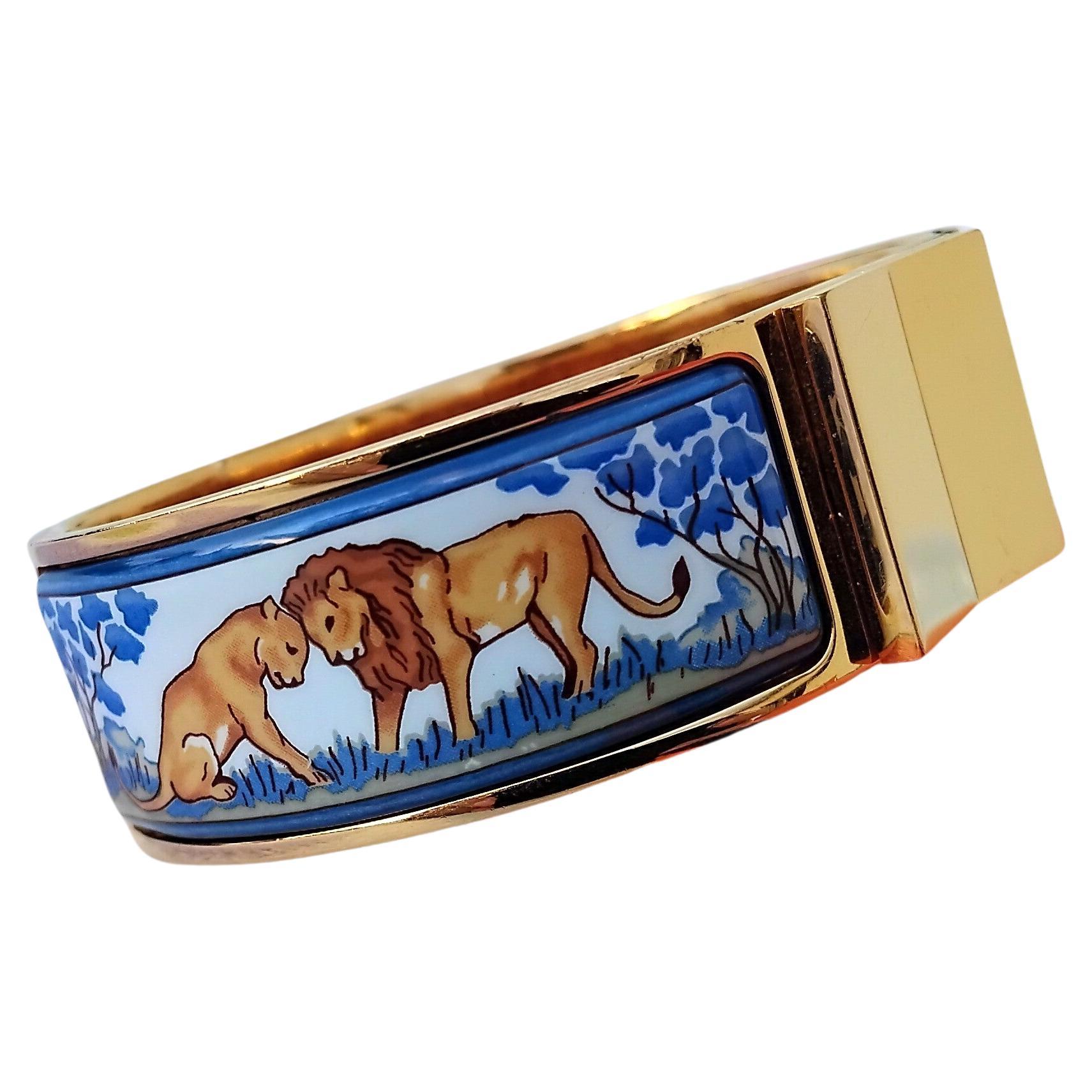 Hermès Clic Clac Emaille-Armband Löwen und Löwinnen in Savanne Ghw im Angebot
