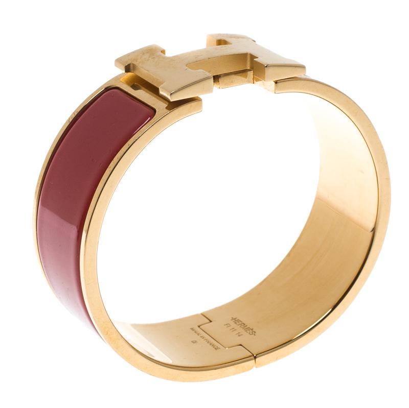 Adorn your wrist with this stunner of a bracelet from Hermes. The piece is from their Clic Clac H collection and it has been crafted from gold-plated metal and designed with red enamel. This bracelet is complete with the iconic H. Get those