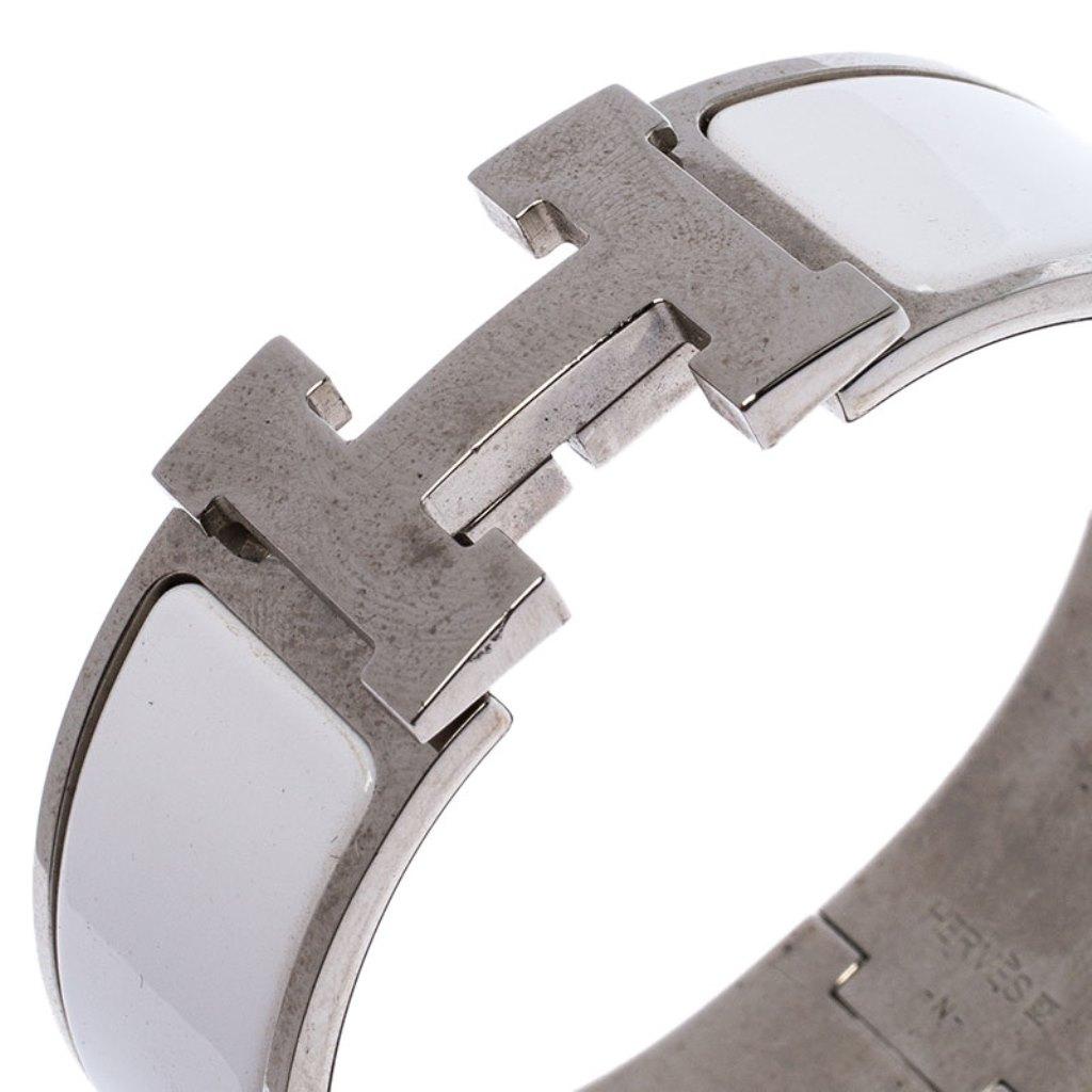 Hermès Clic Clac H White Enamel Palladium Plated Wide Bracelet PM In Good Condition In Dubai, Al Qouz 2