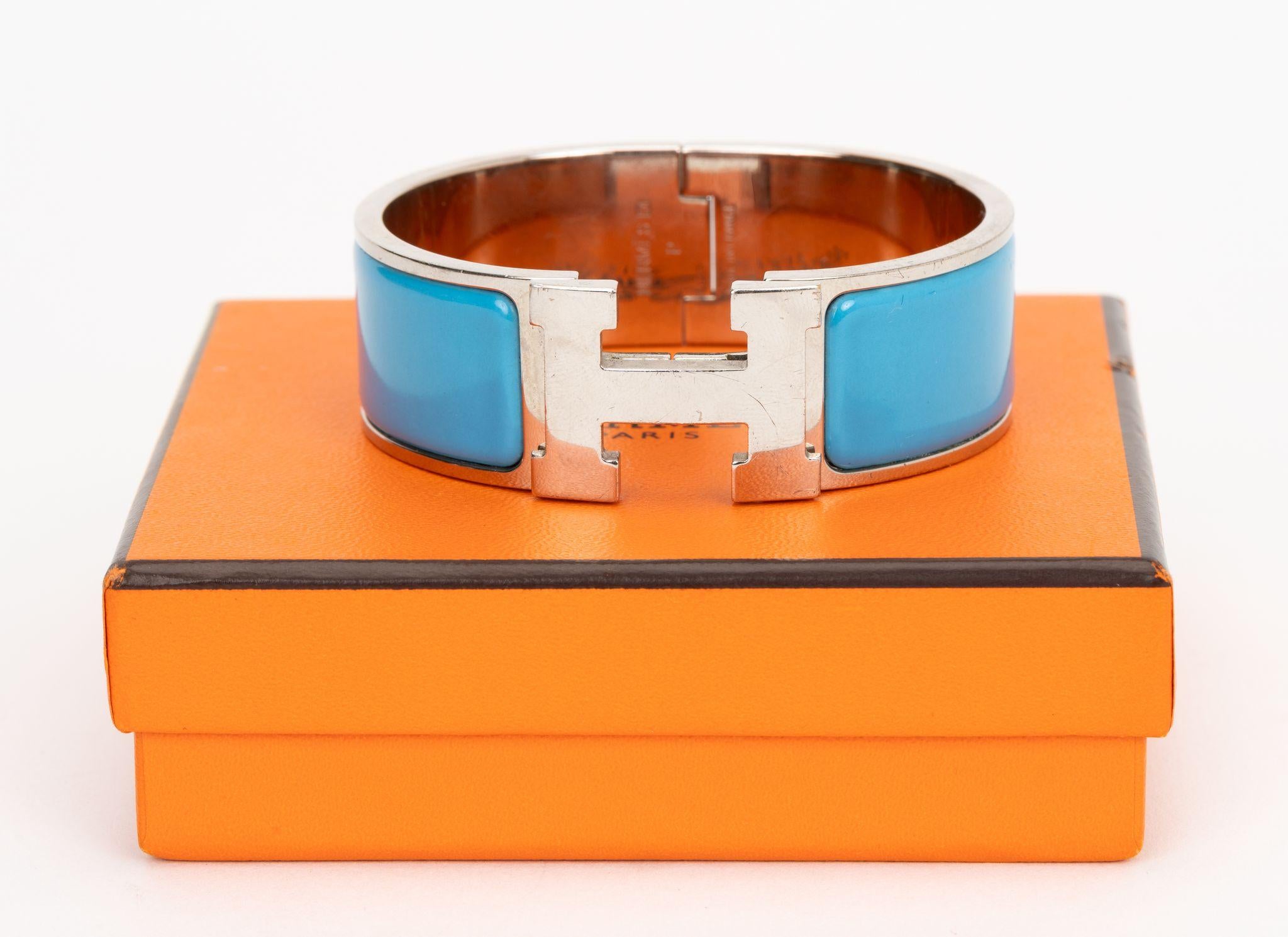 The Hermès Clic Clac H, medium bracelet, in Blue Atoll enamel with palladium-plated hardware. Very good condition, minor scuffs on metal. Size small. Comes with original box.