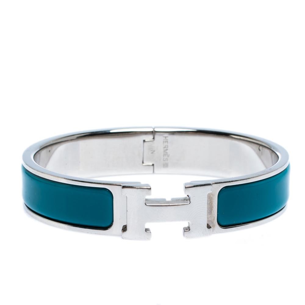 Ace the accessory game when you adorn your wrist with this stunner of a bracelet from Hermes. The piece is from their Clic H collection and it has been crafted from palladium-plated metal and designed with blue enamel. This bracelet is complete with