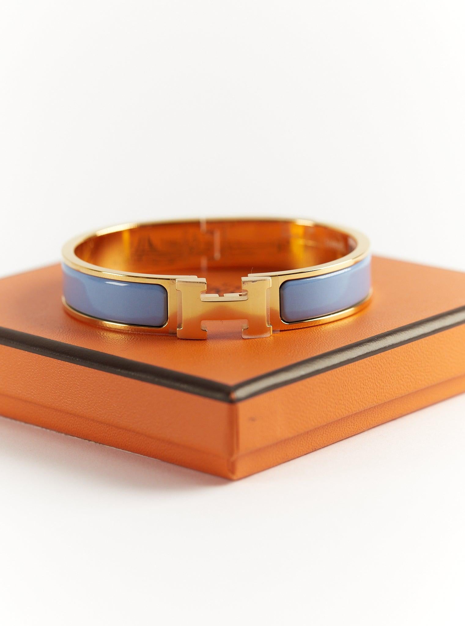 Hermès Clic H GM Bracelet in Chardon and Gold

Wrist size: 16.8 cm  Width: 12 mm

Made in France