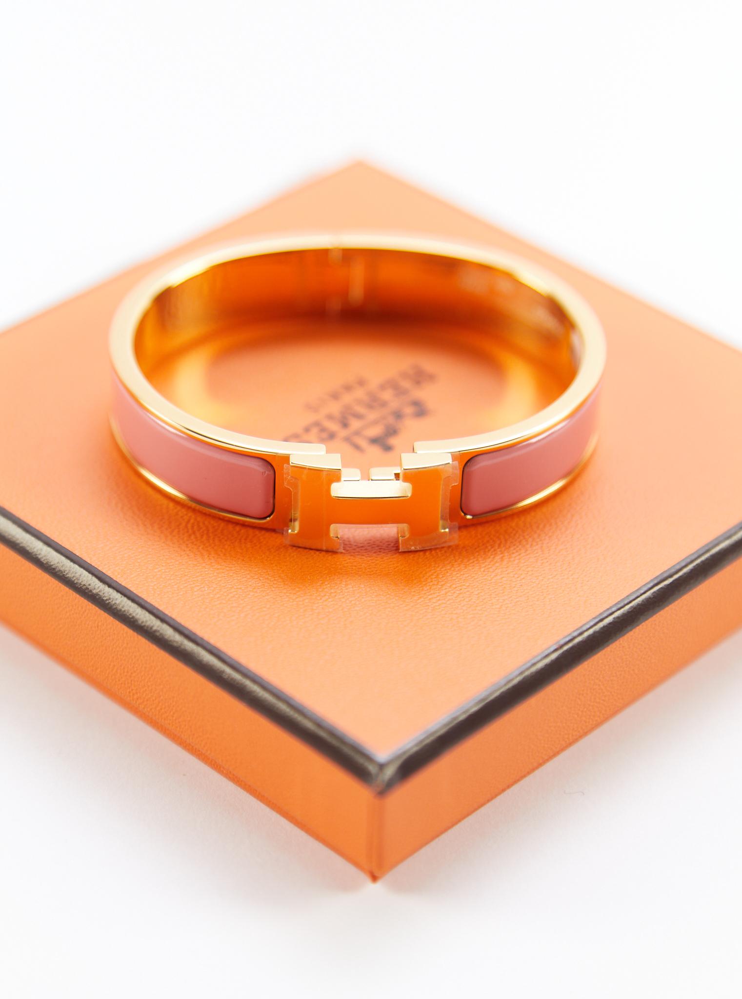HERMÈS CLIC H BRACELET PM Papaye & Gold In New Condition For Sale In London, GB